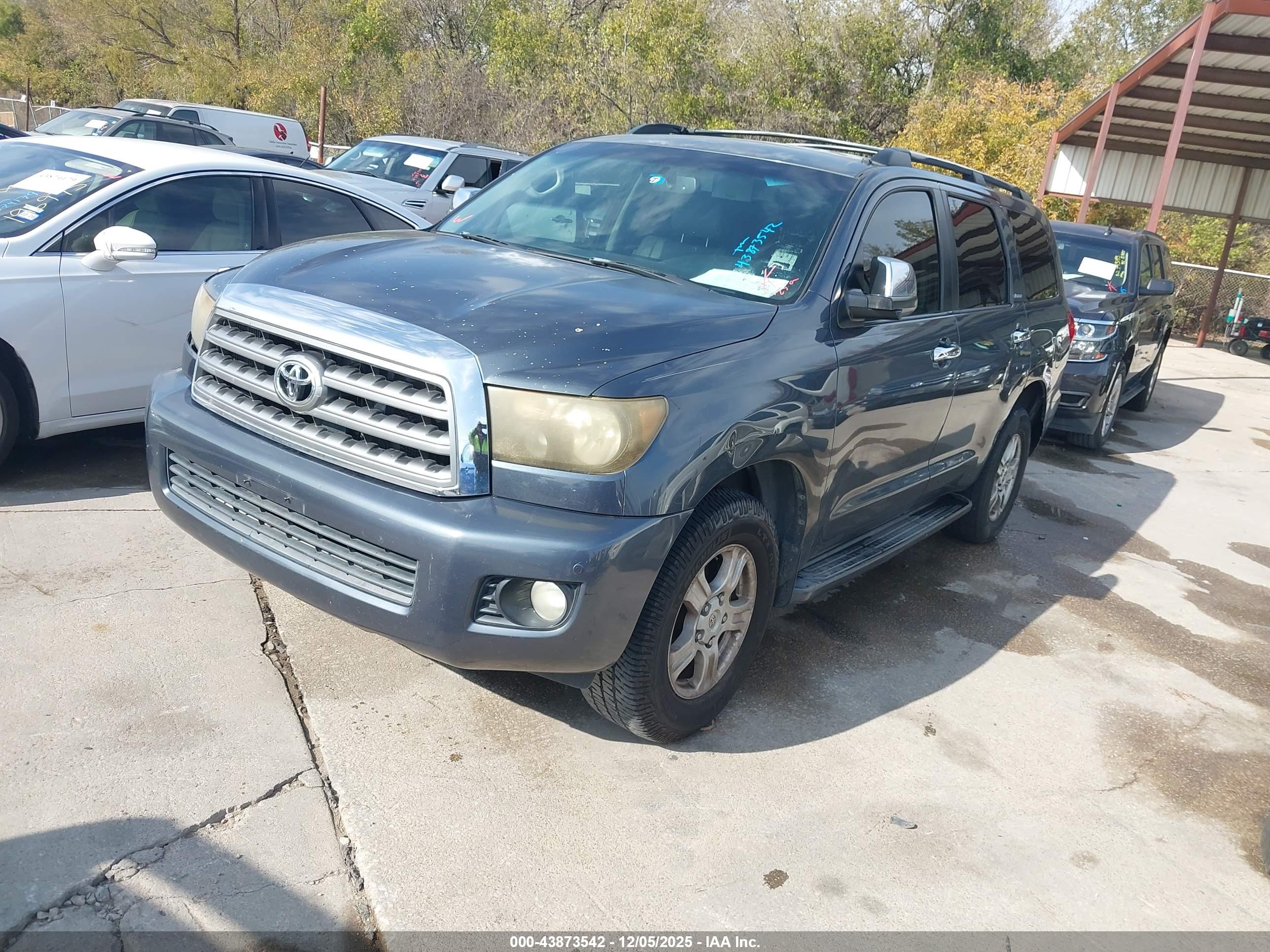 TOYOTA SEQUOIA image 2