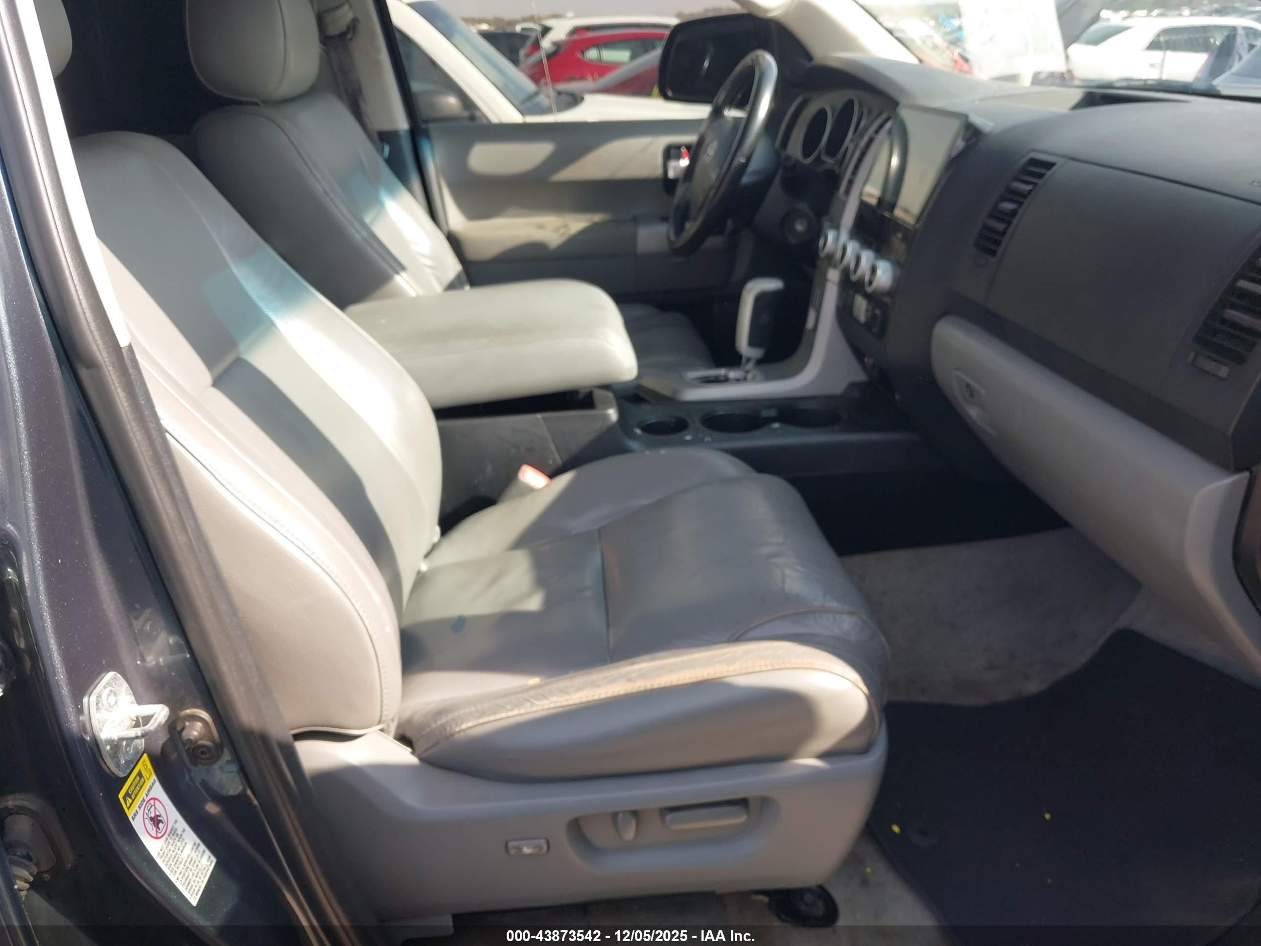 TOYOTA SEQUOIA image 5