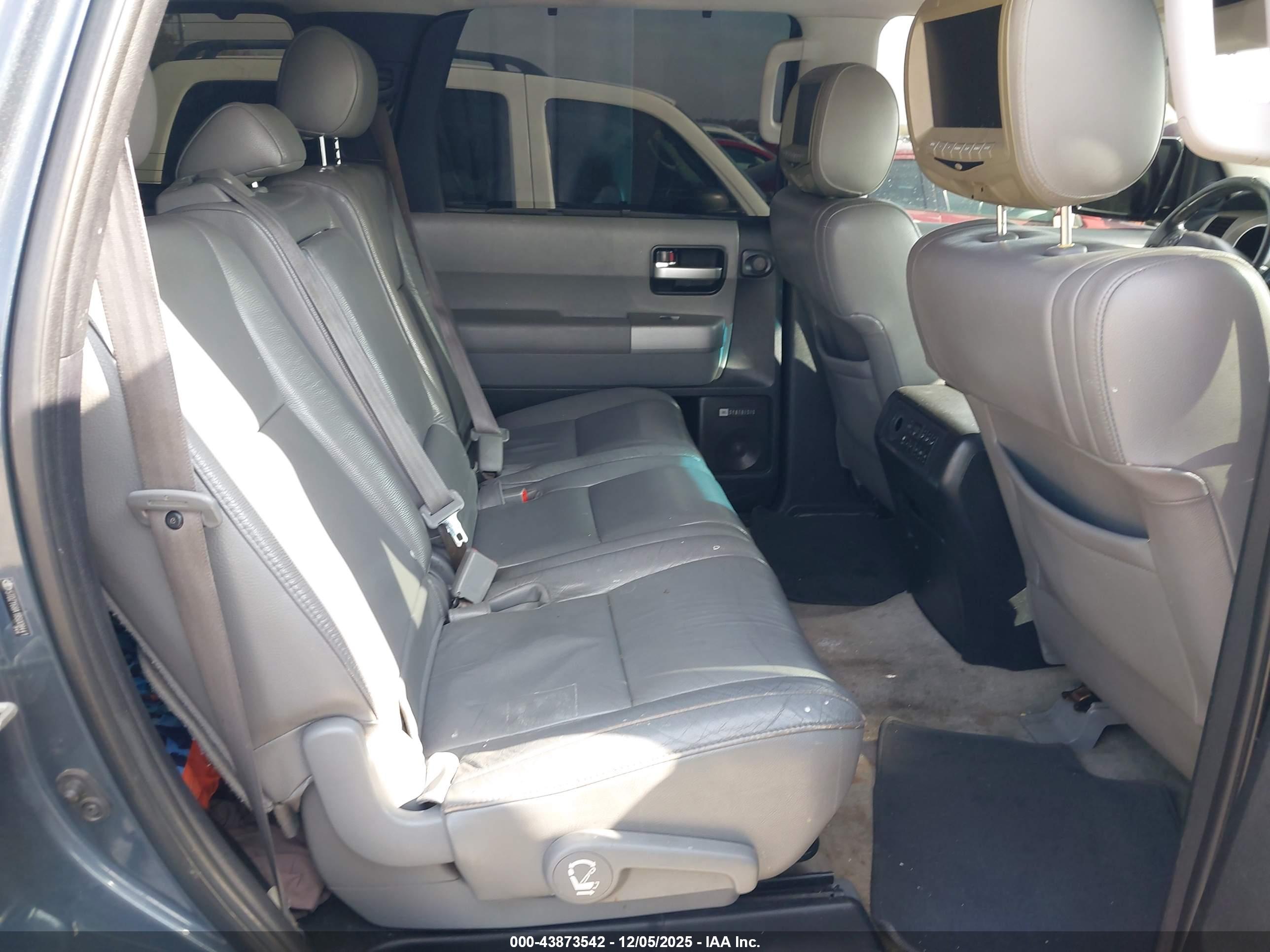 TOYOTA SEQUOIA image 8