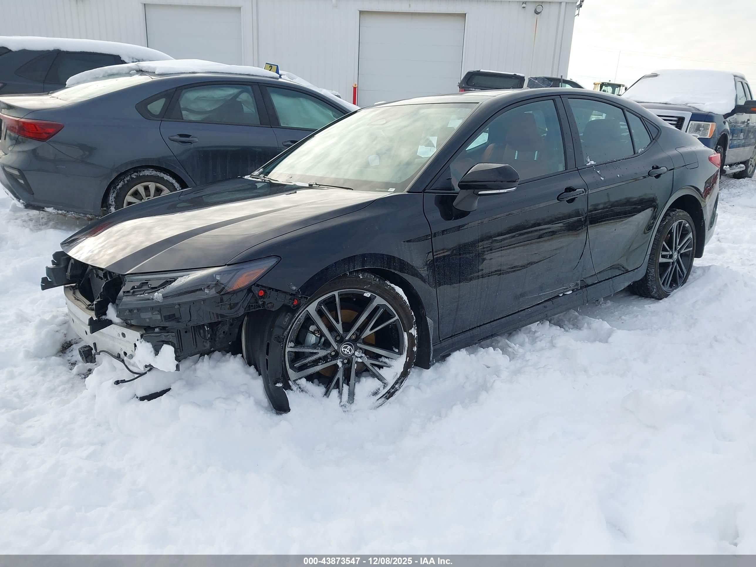 TOYOTA CAMRY image 2