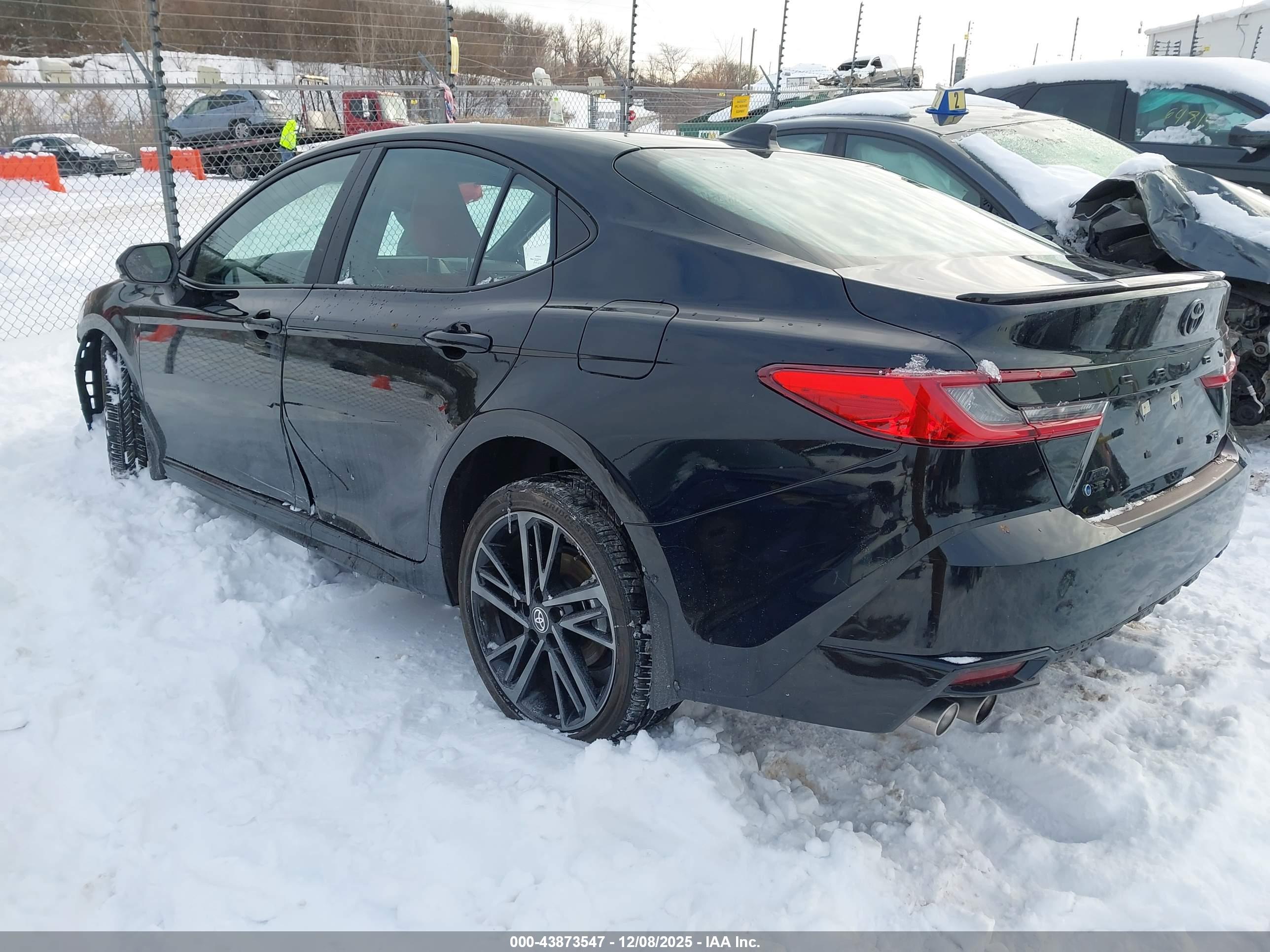 TOYOTA CAMRY image 3