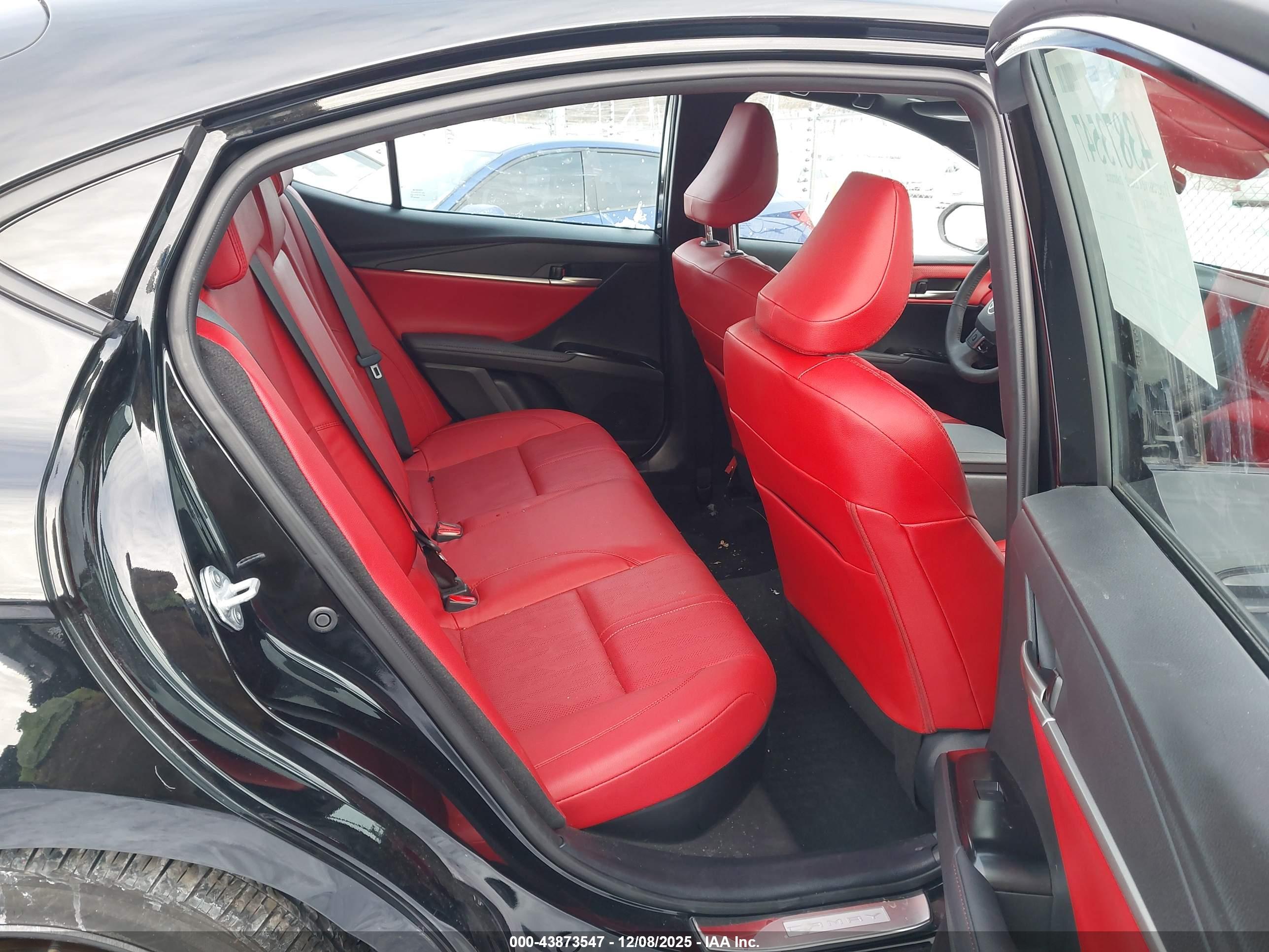 TOYOTA CAMRY image 8