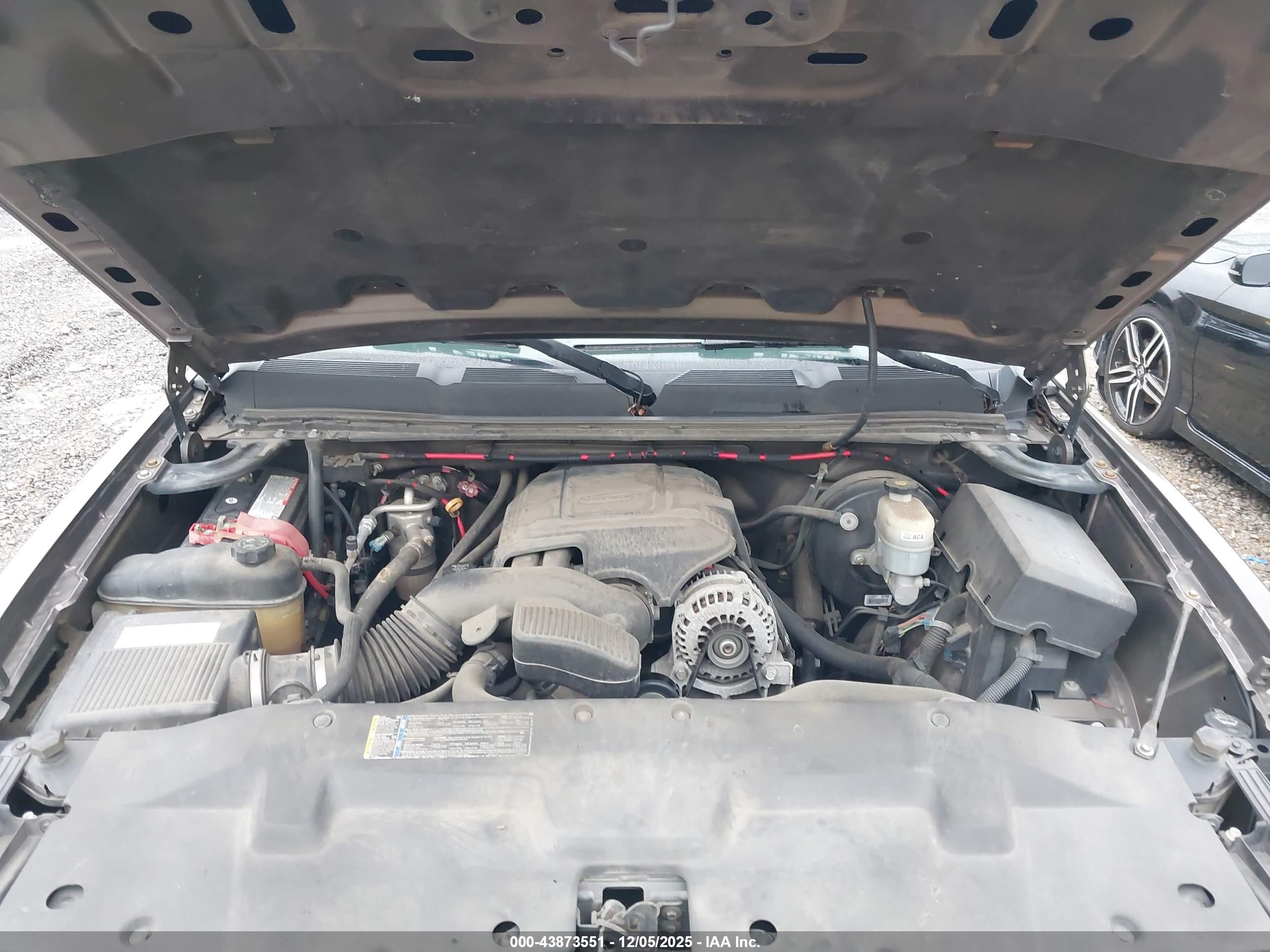 CHEVROLET SILVERADO image 10