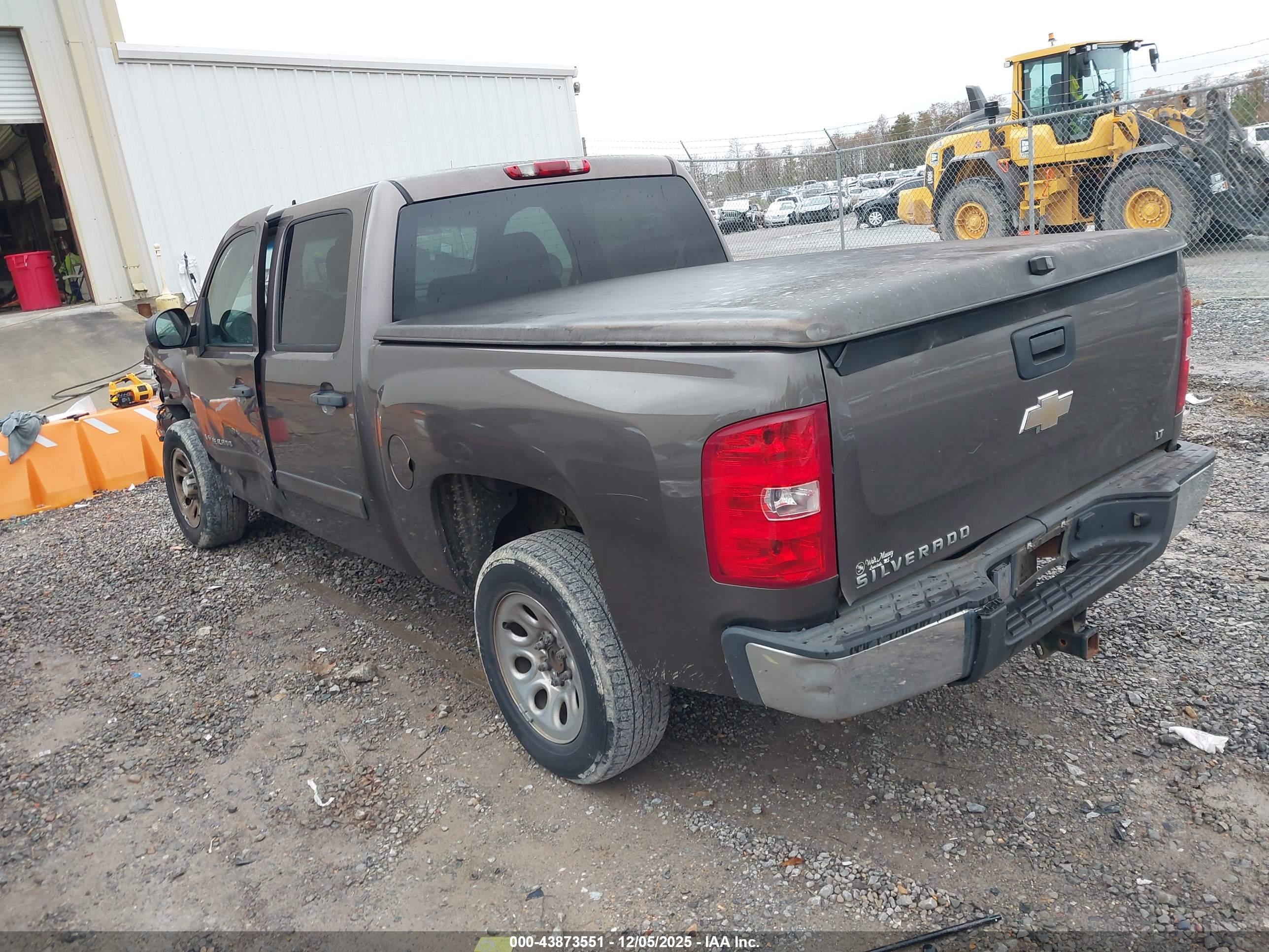 CHEVROLET SILVERADO image 3
