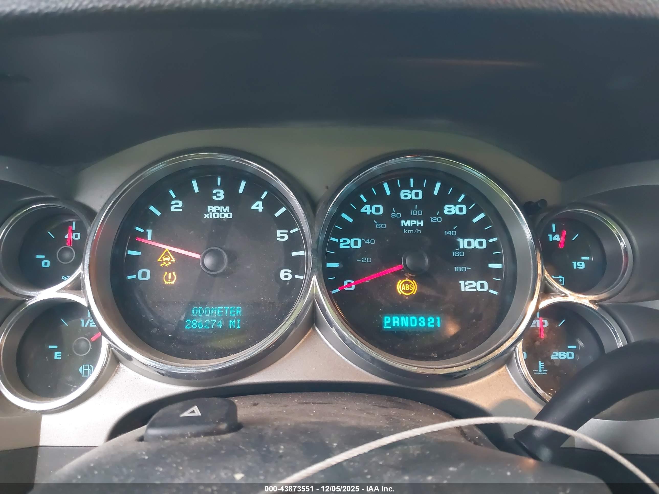 CHEVROLET SILVERADO image 7