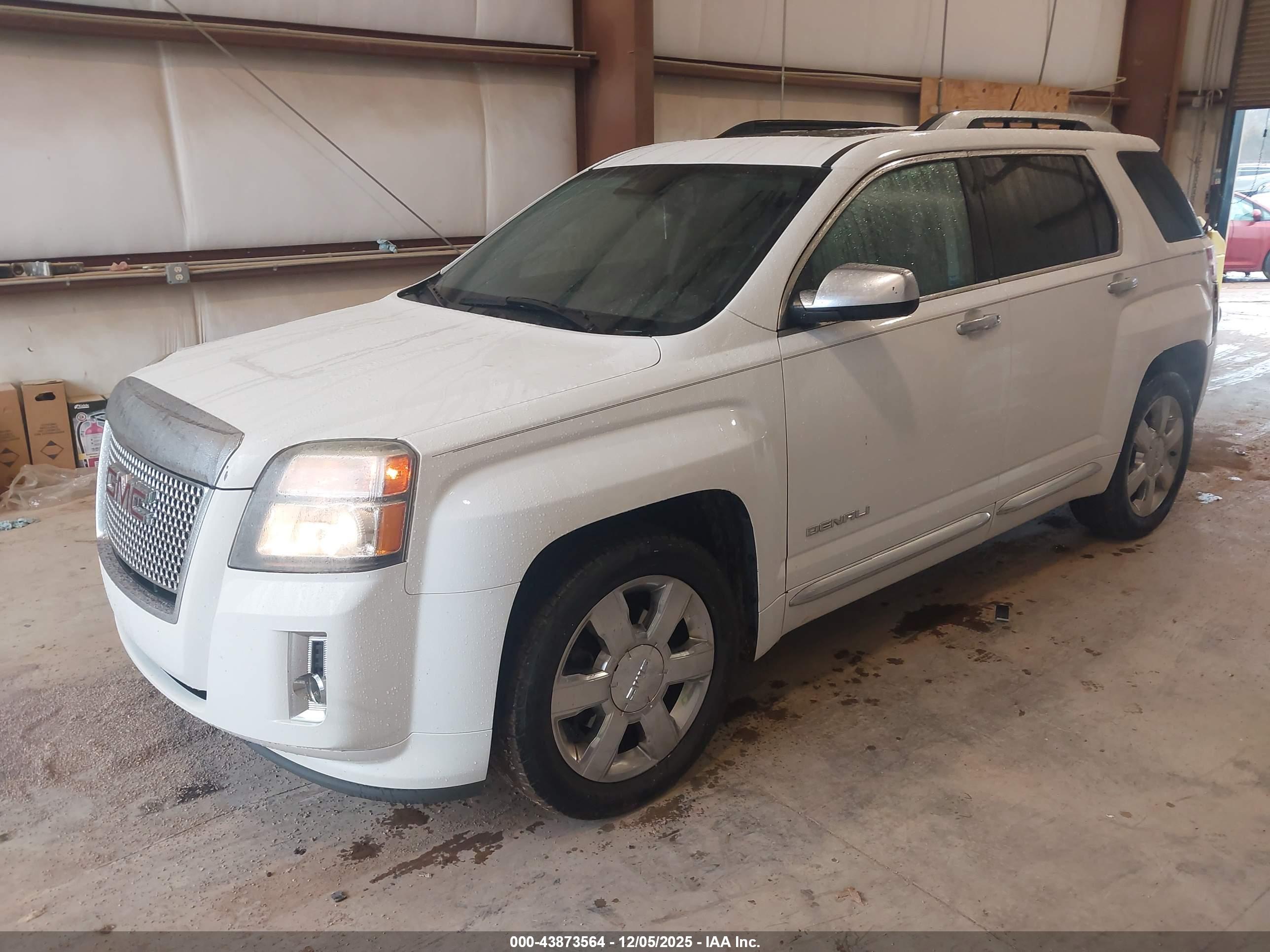 GMC TERRAIN image 2