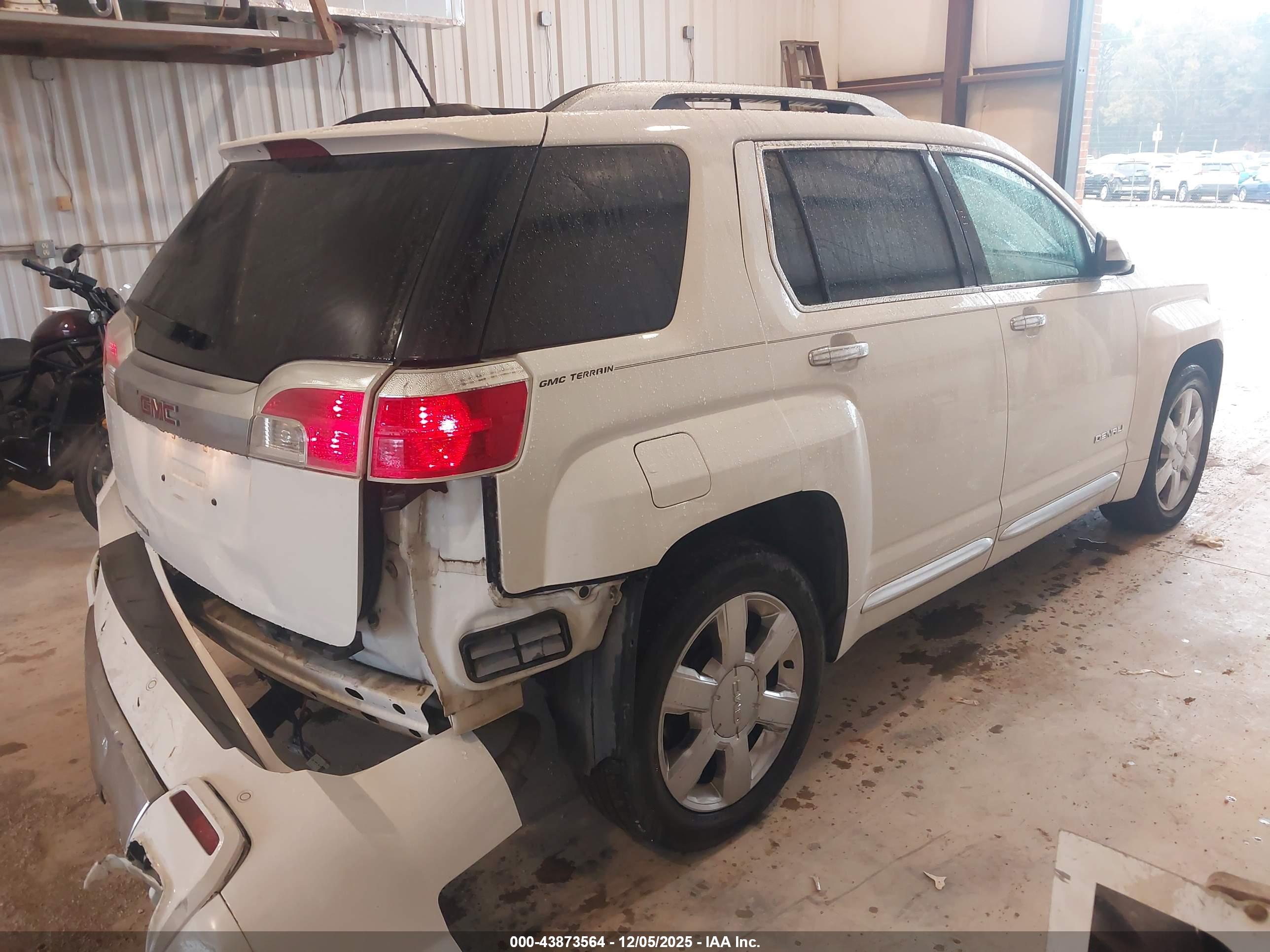 GMC TERRAIN image 4