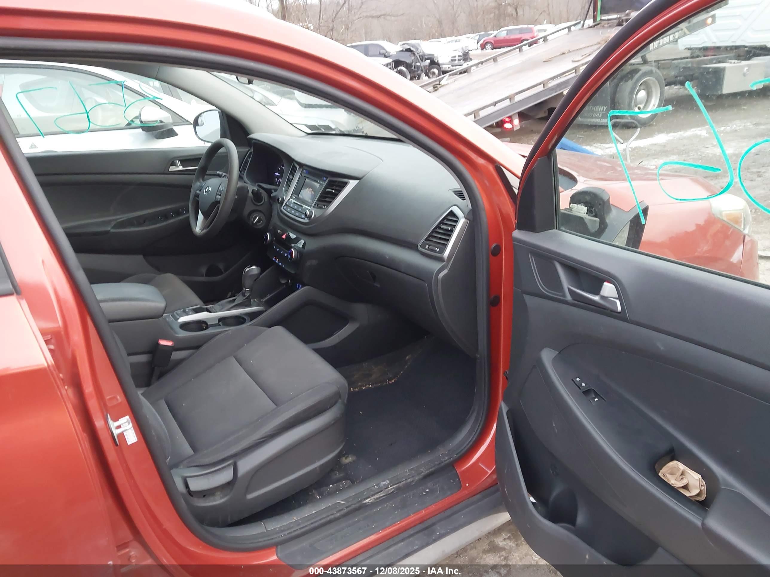 HYUNDAI TUCSON image 5