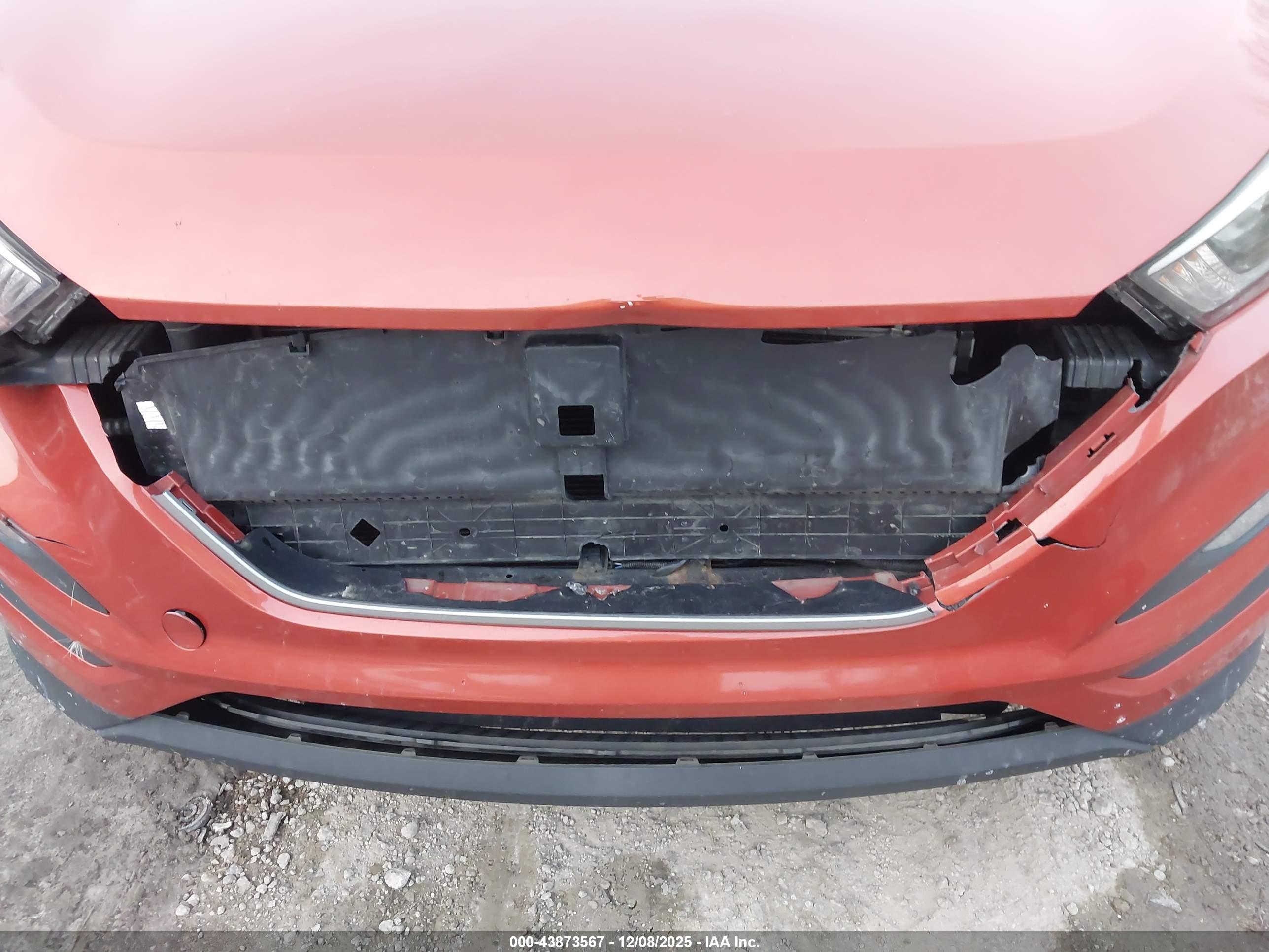 HYUNDAI TUCSON image 6