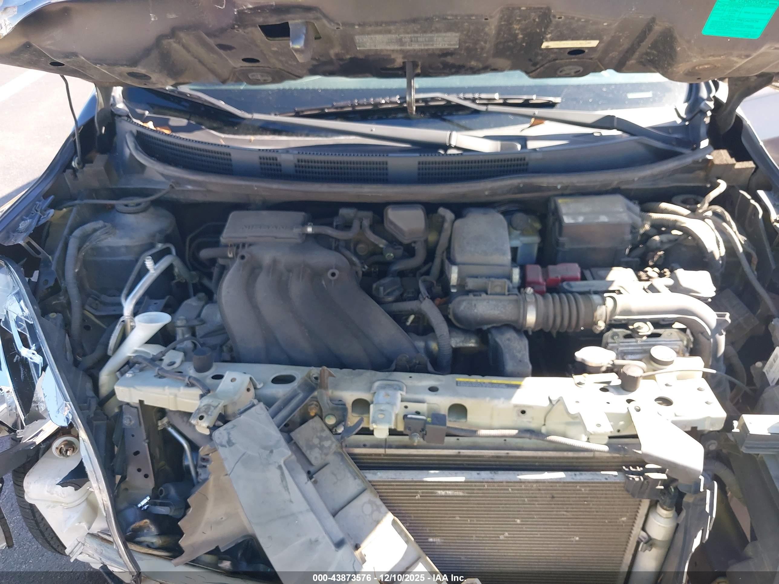 NISSAN VERSA image 10
