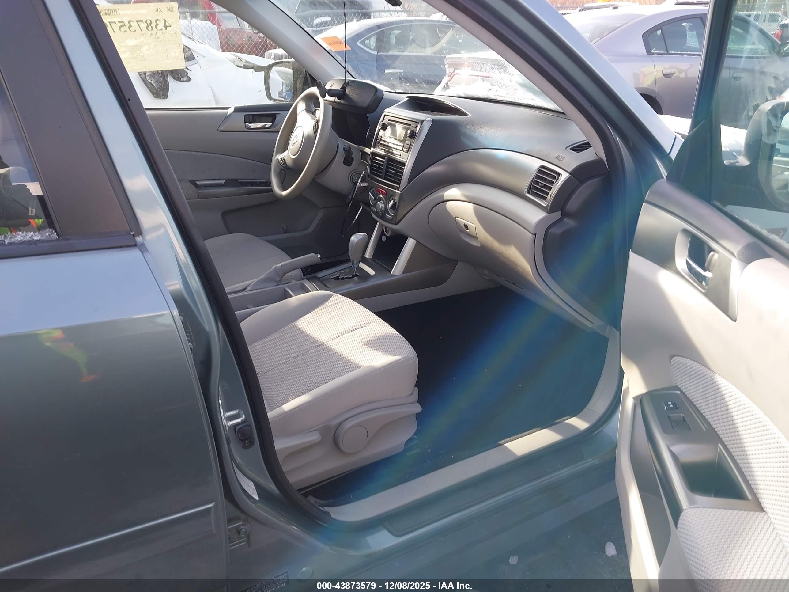 SUBARU FORESTER image 5
