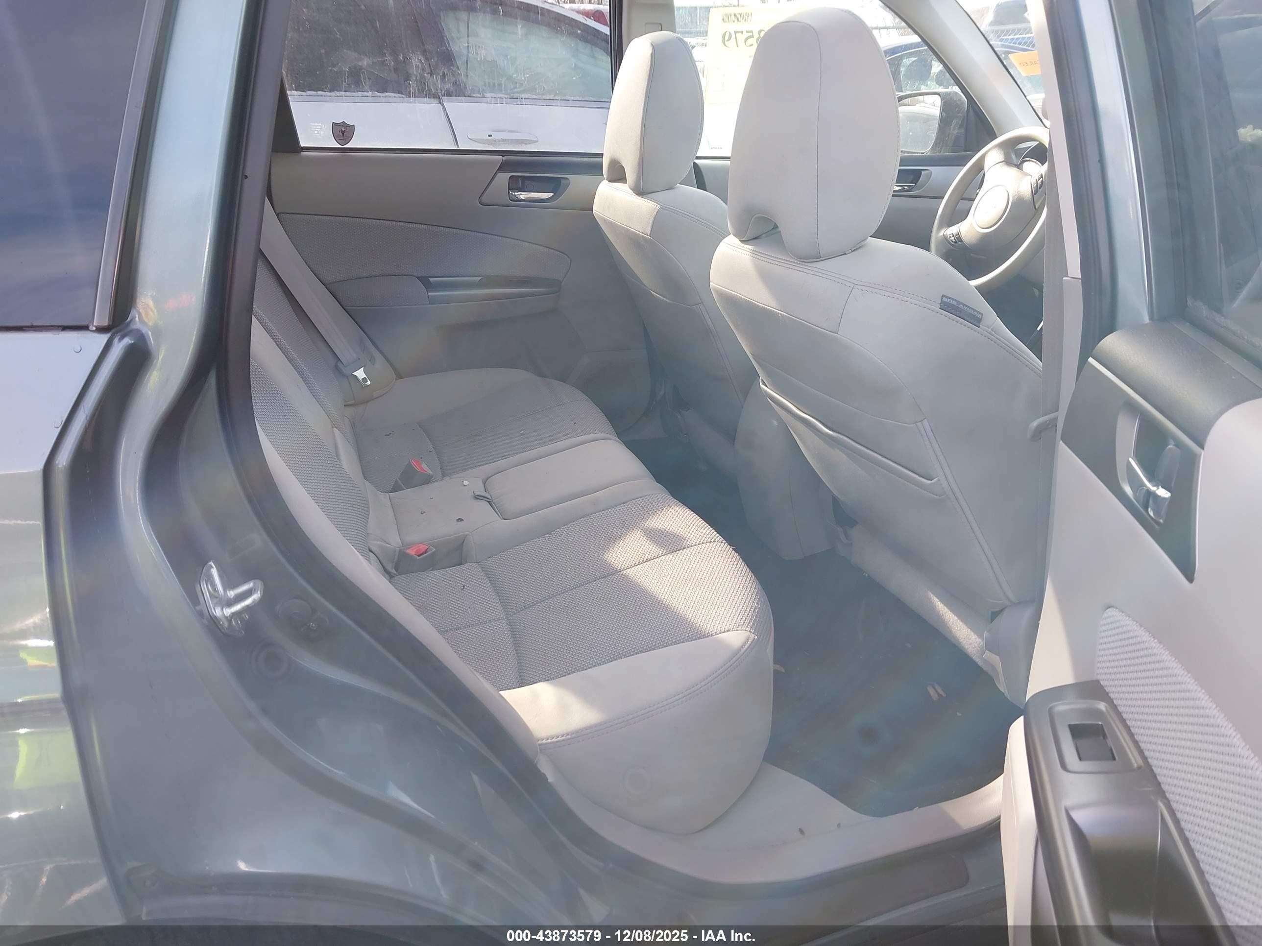 SUBARU FORESTER image 8