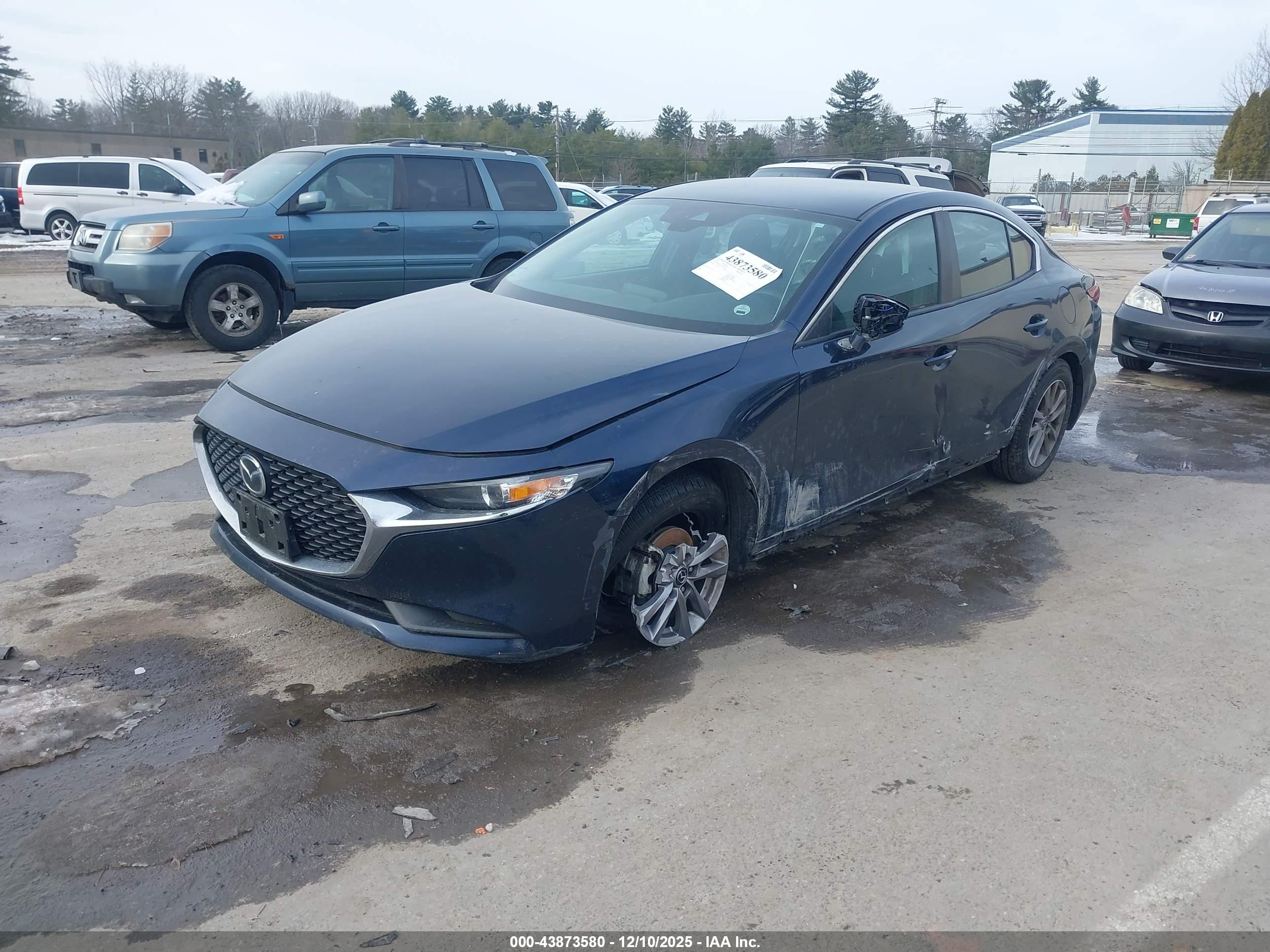 MAZDA MAZDA3 image 2
