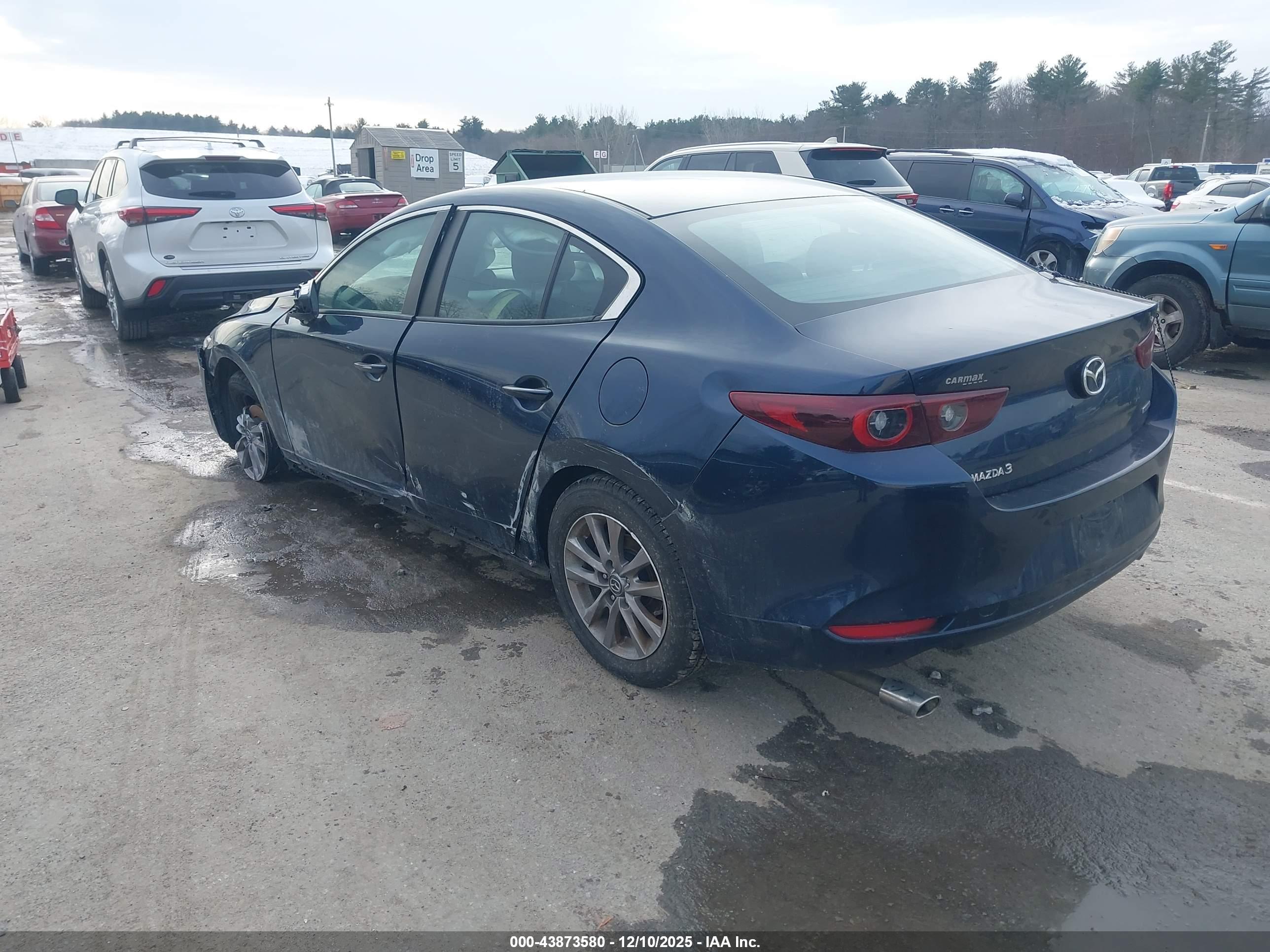 MAZDA MAZDA3 image 3