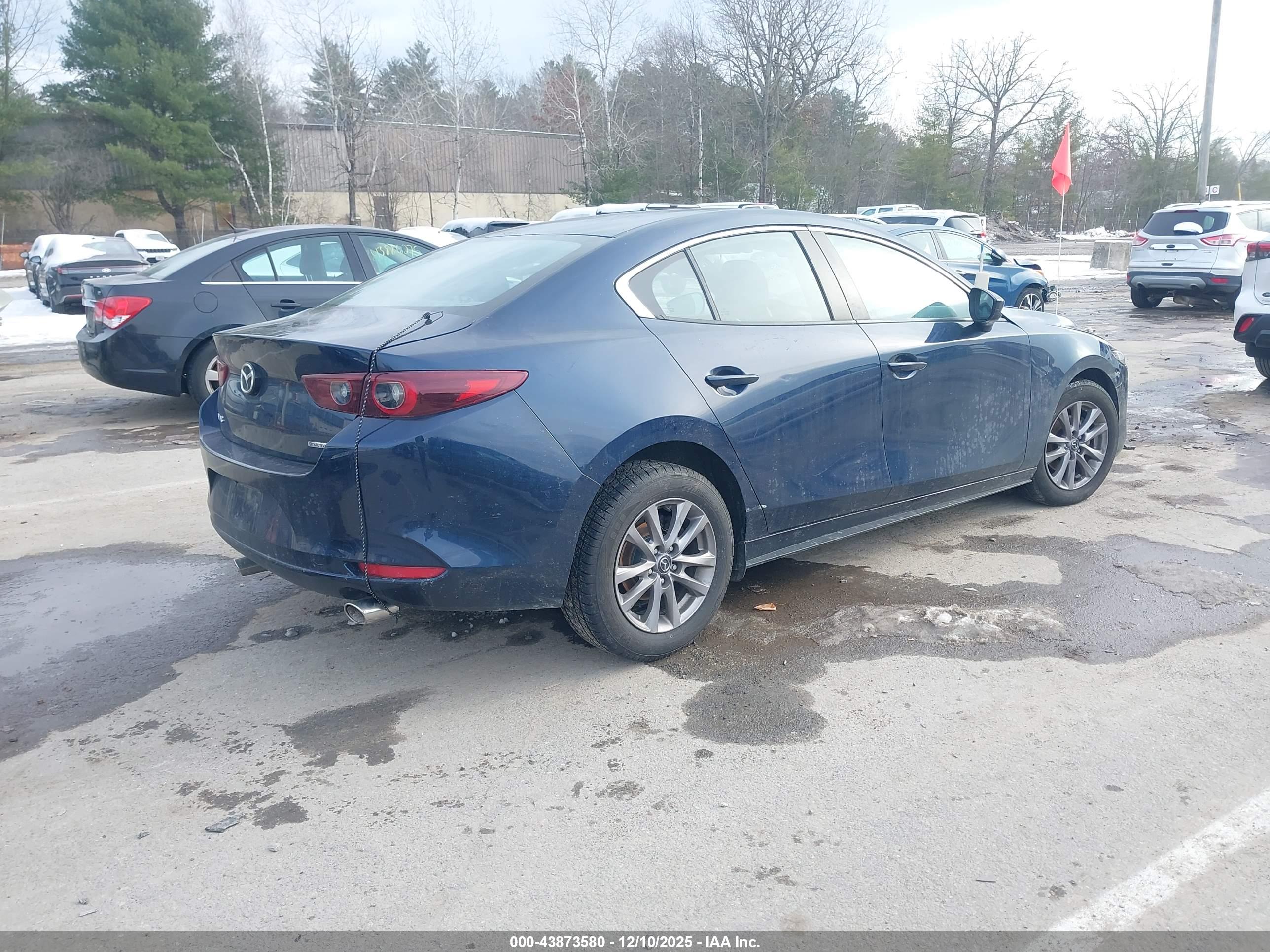 MAZDA MAZDA3 image 4