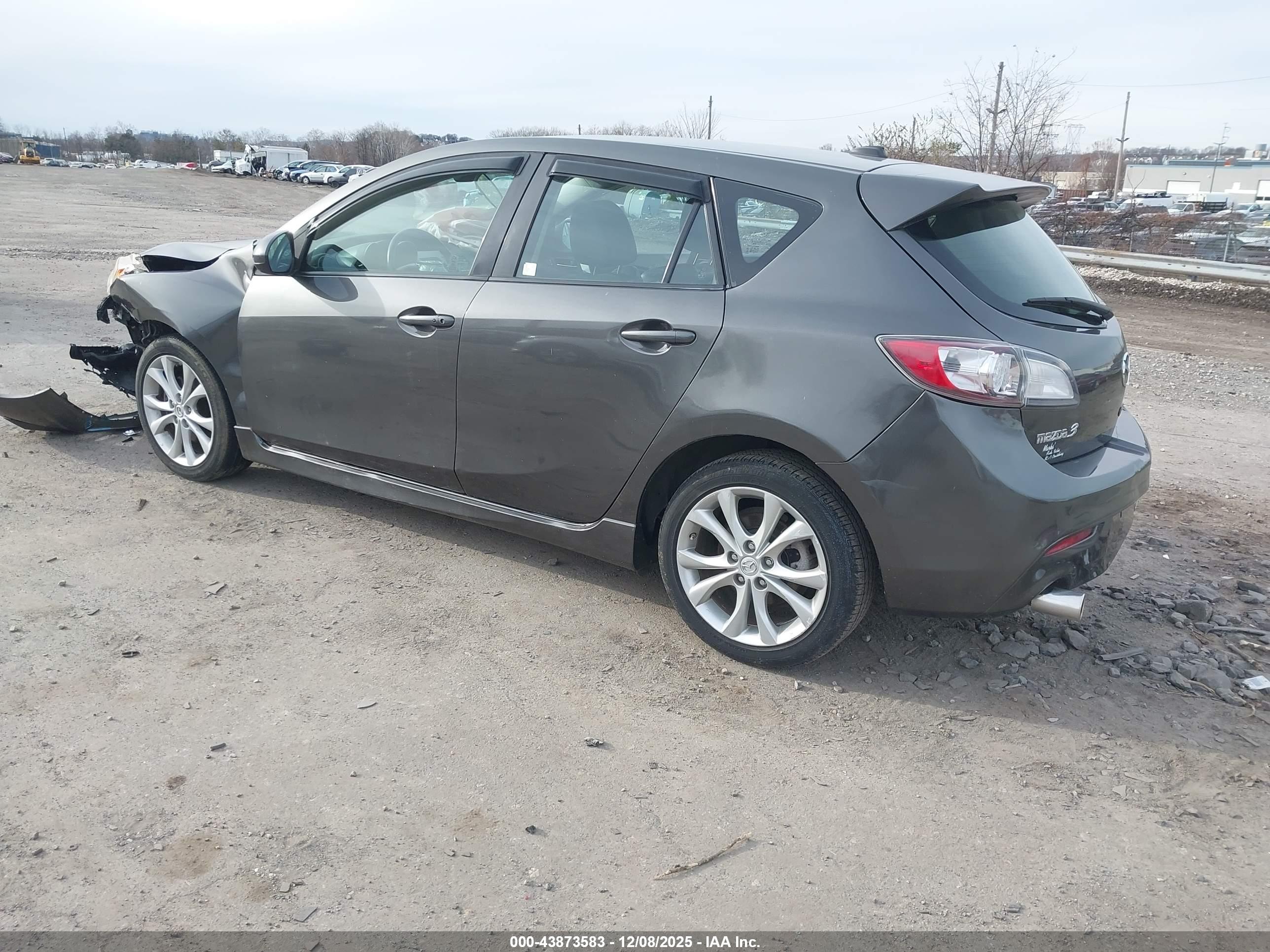 MAZDA MAZDA3 image 3