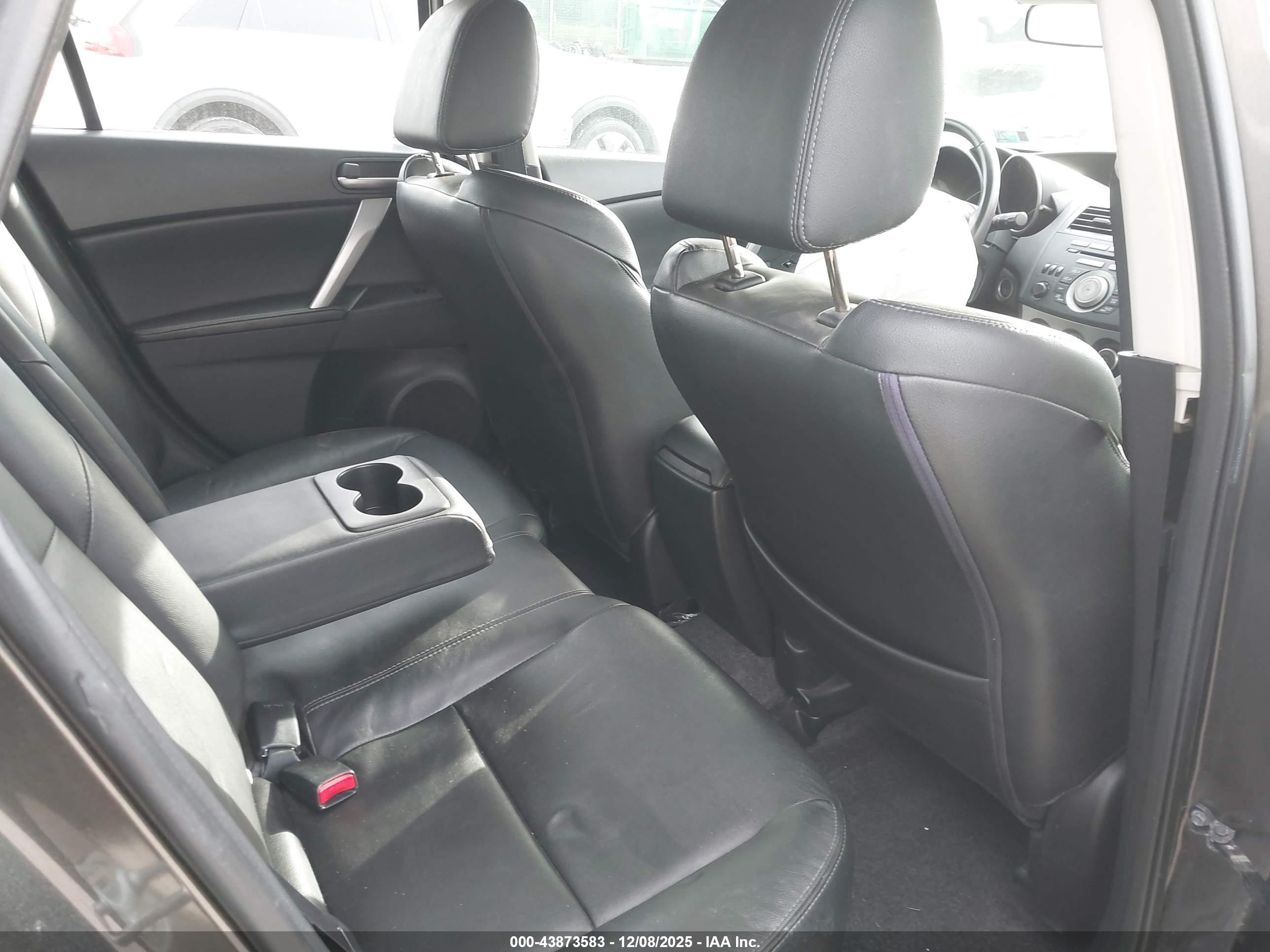 MAZDA MAZDA3 image 8