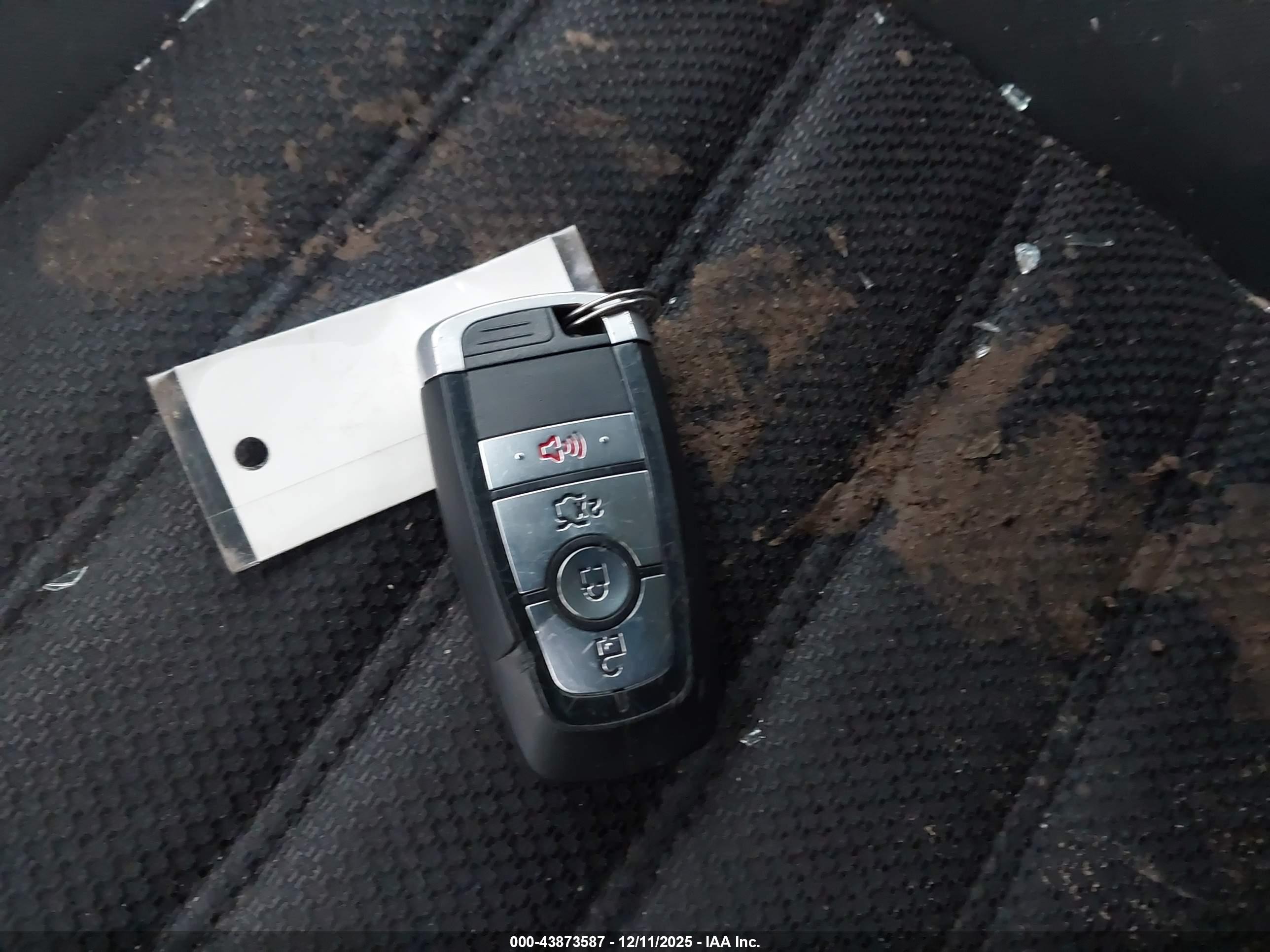 FORD FUSION image 11