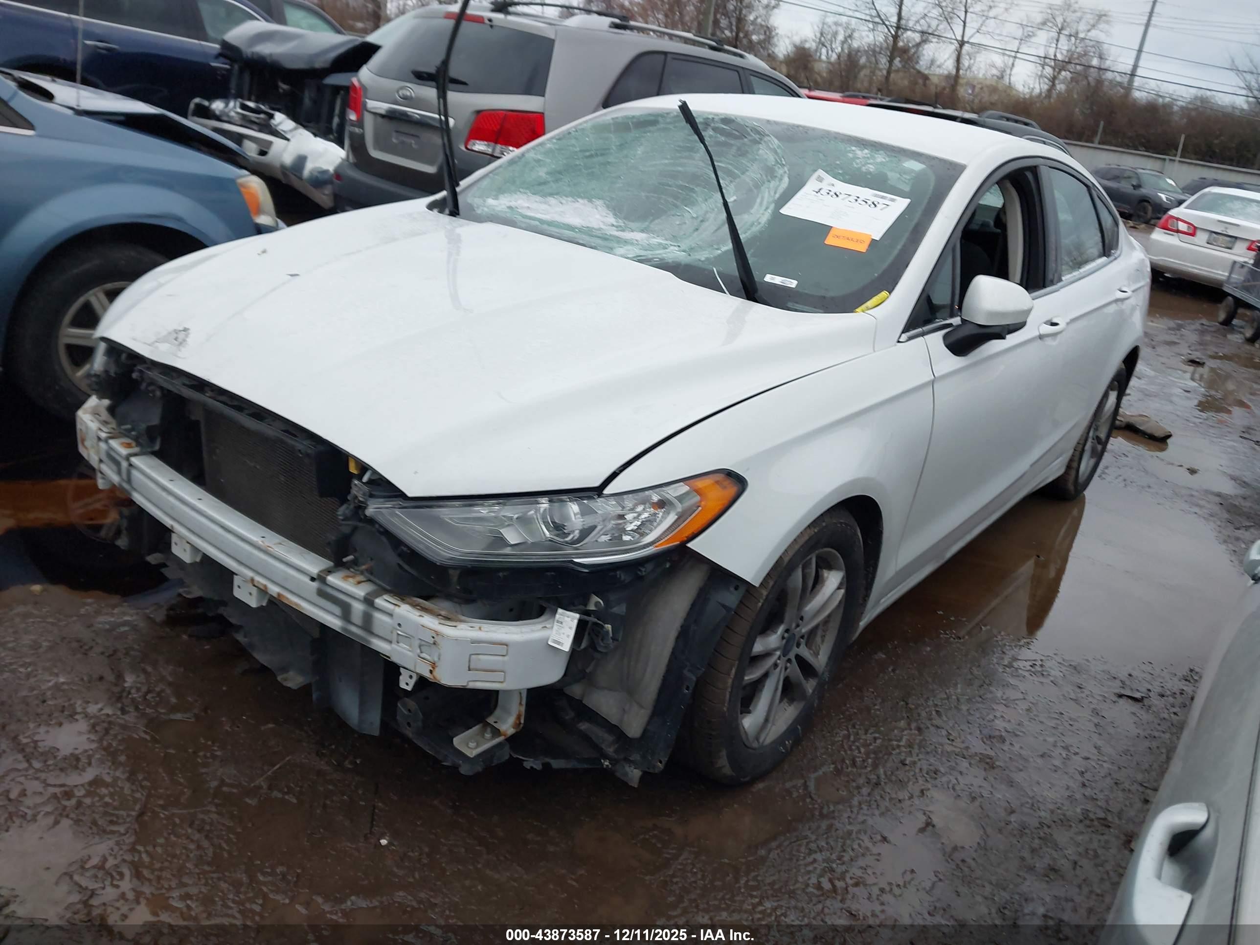 FORD FUSION image 2