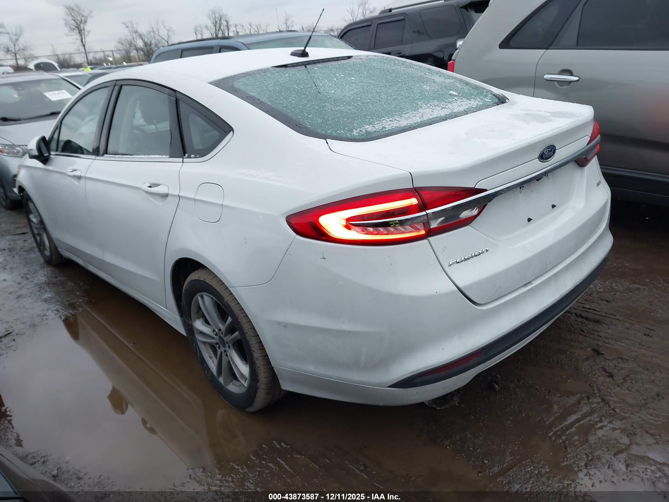 FORD FUSION image 3