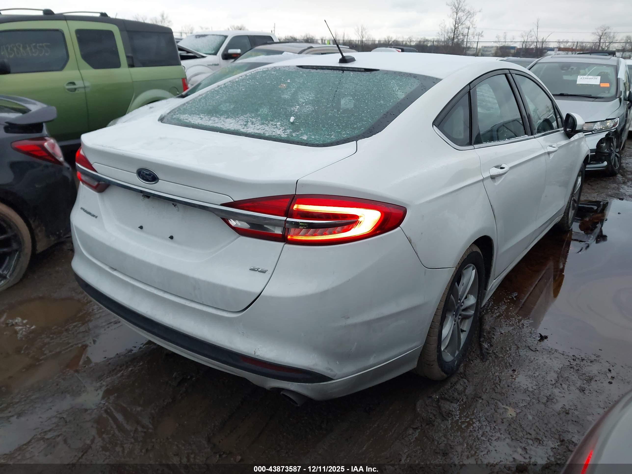 FORD FUSION image 4