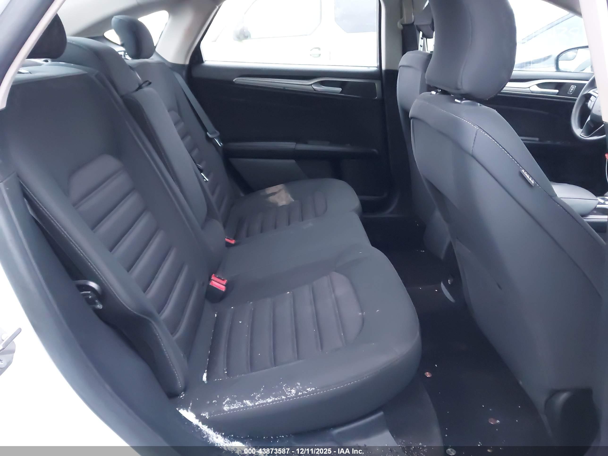 FORD FUSION image 8