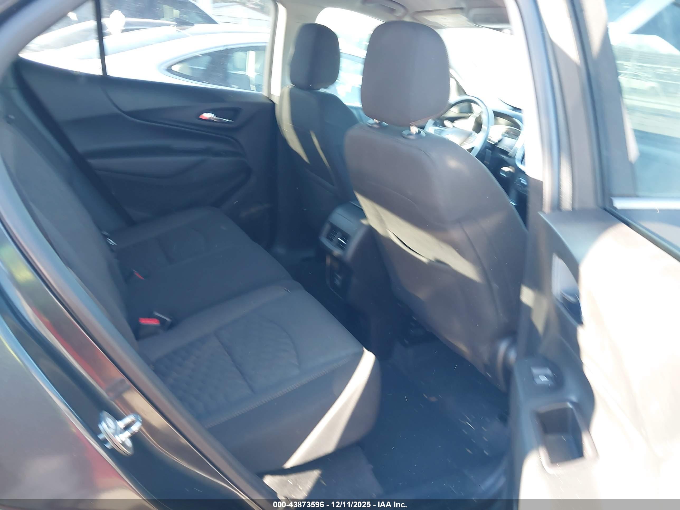 CHEVROLET EQUINOX image 8