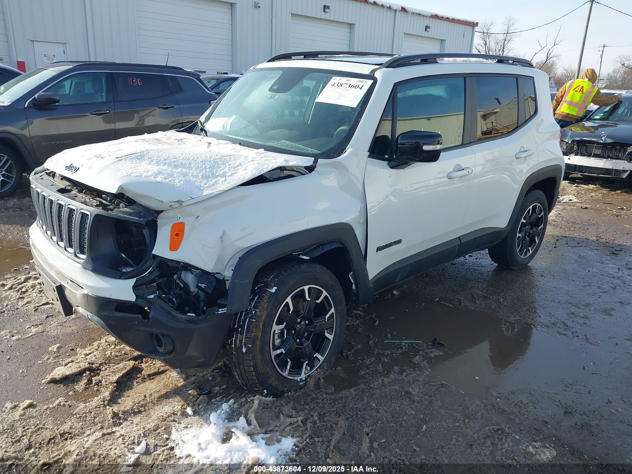 JEEP RENEGADE image 2