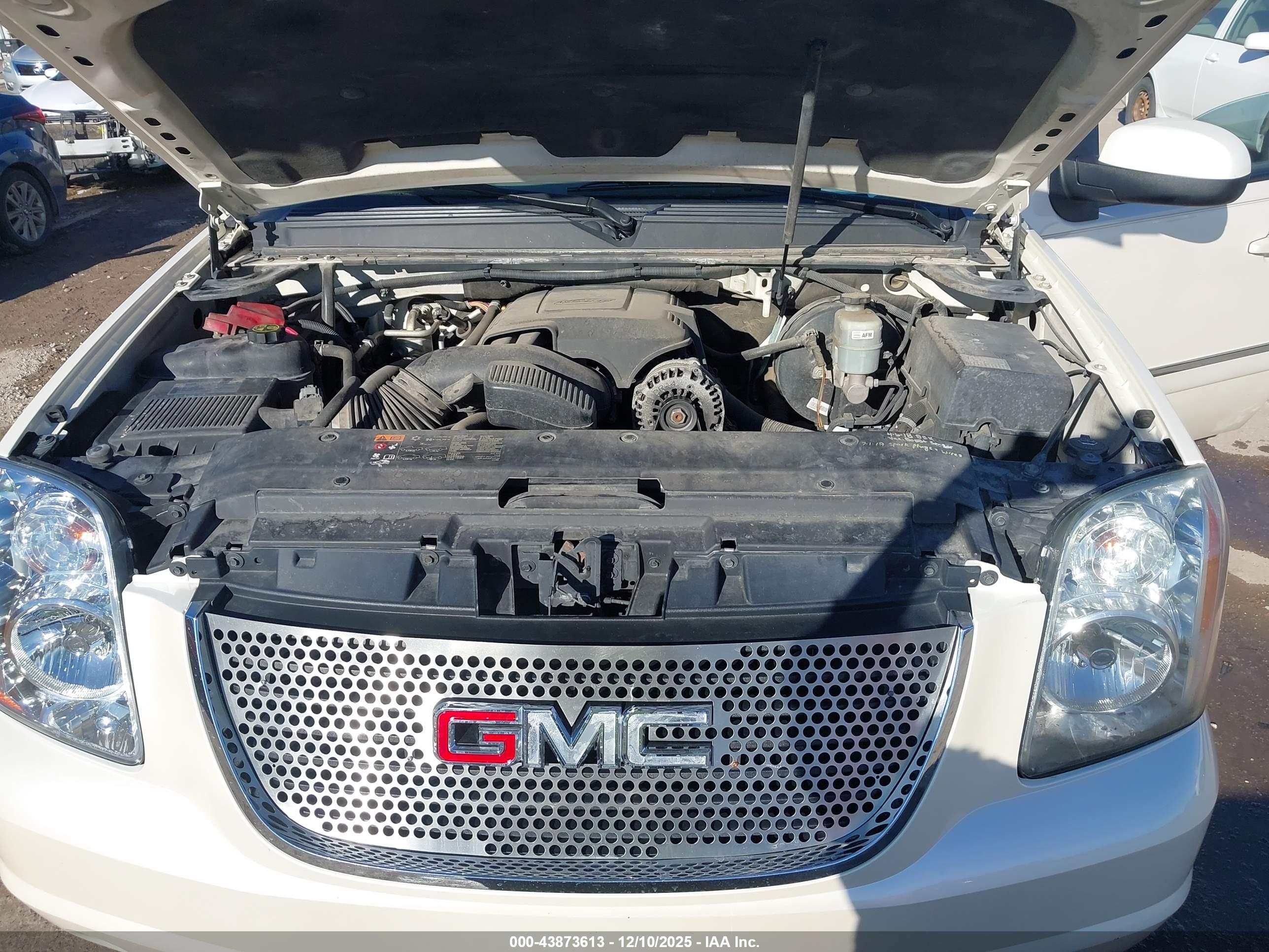 GMC YUKON image 10