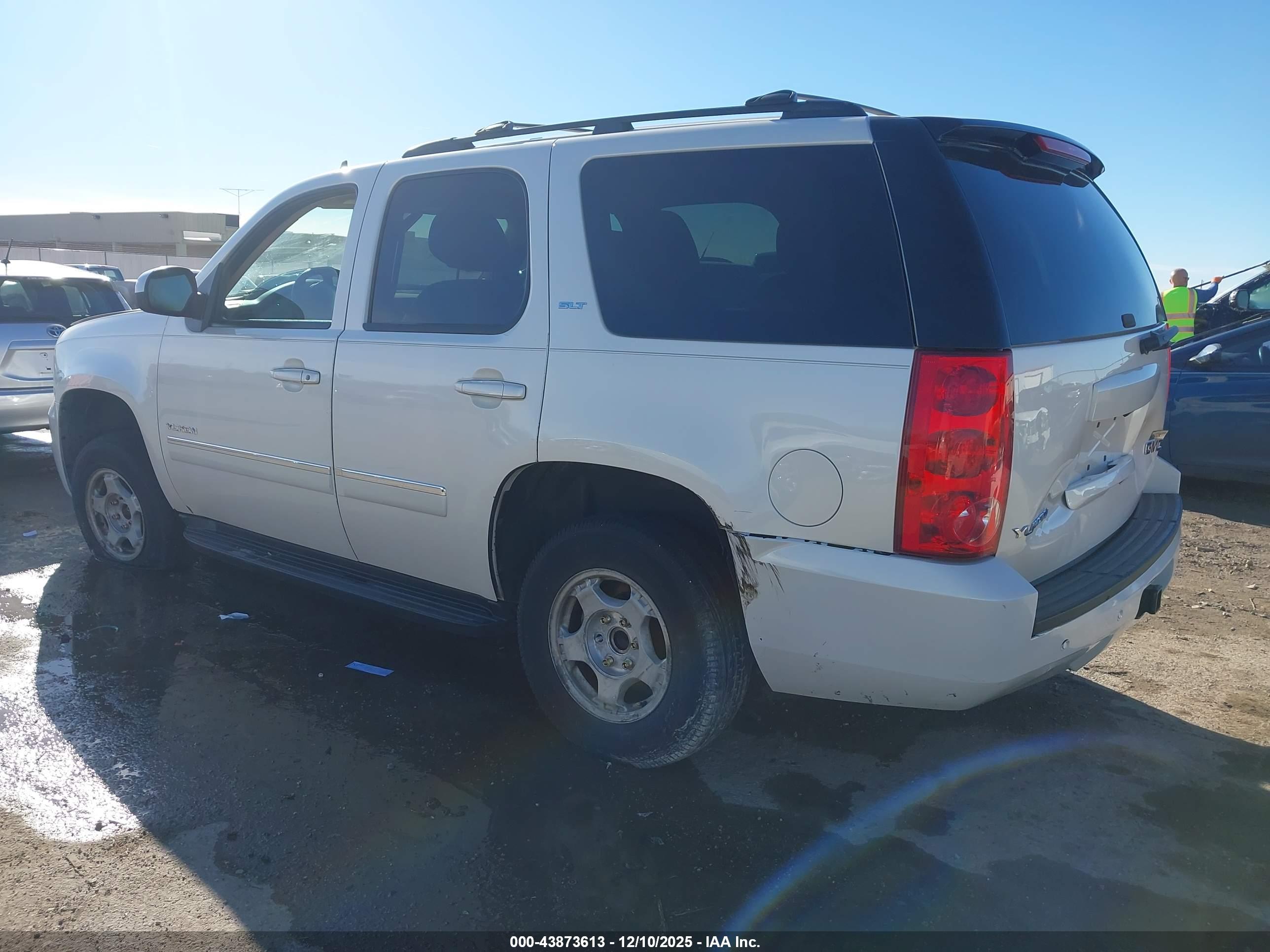 GMC YUKON image 3