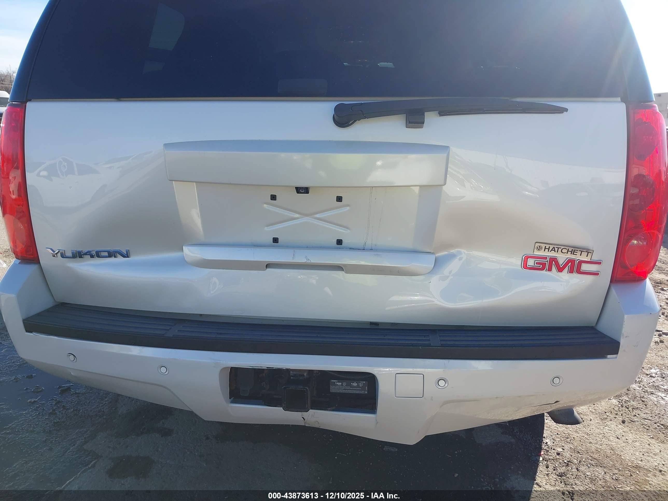 GMC YUKON image 6