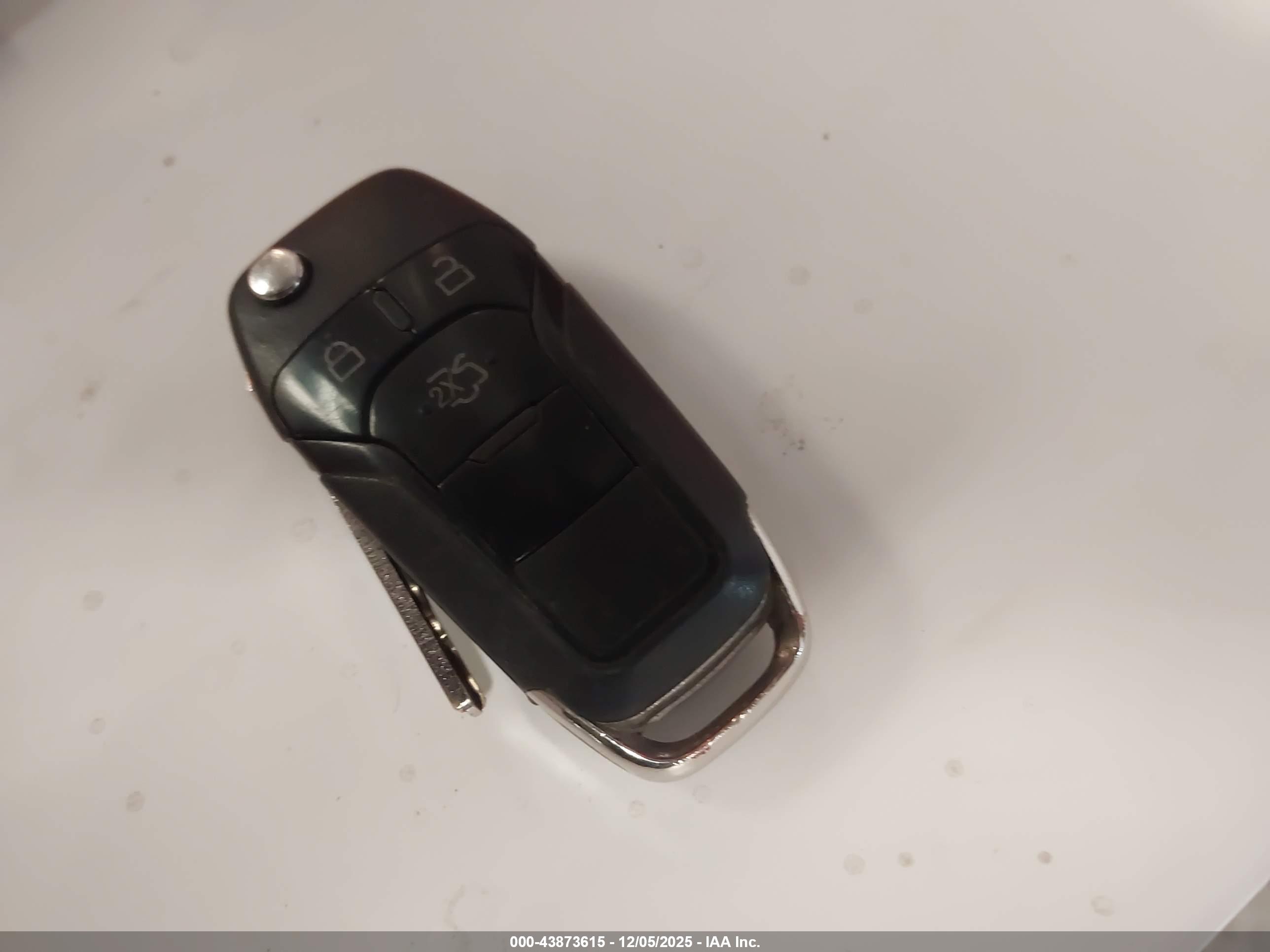 FORD FUSION image 11