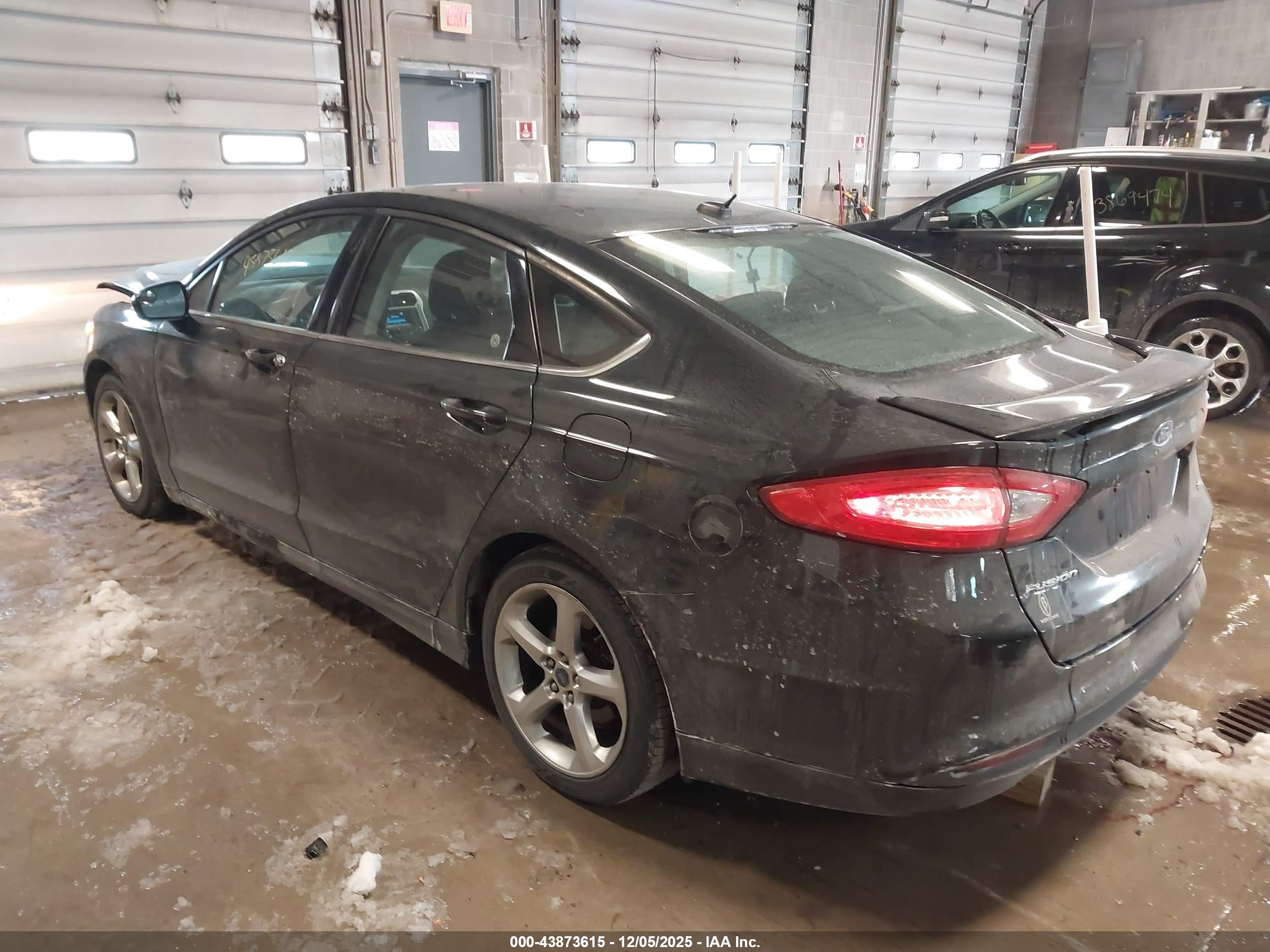 FORD FUSION image 3