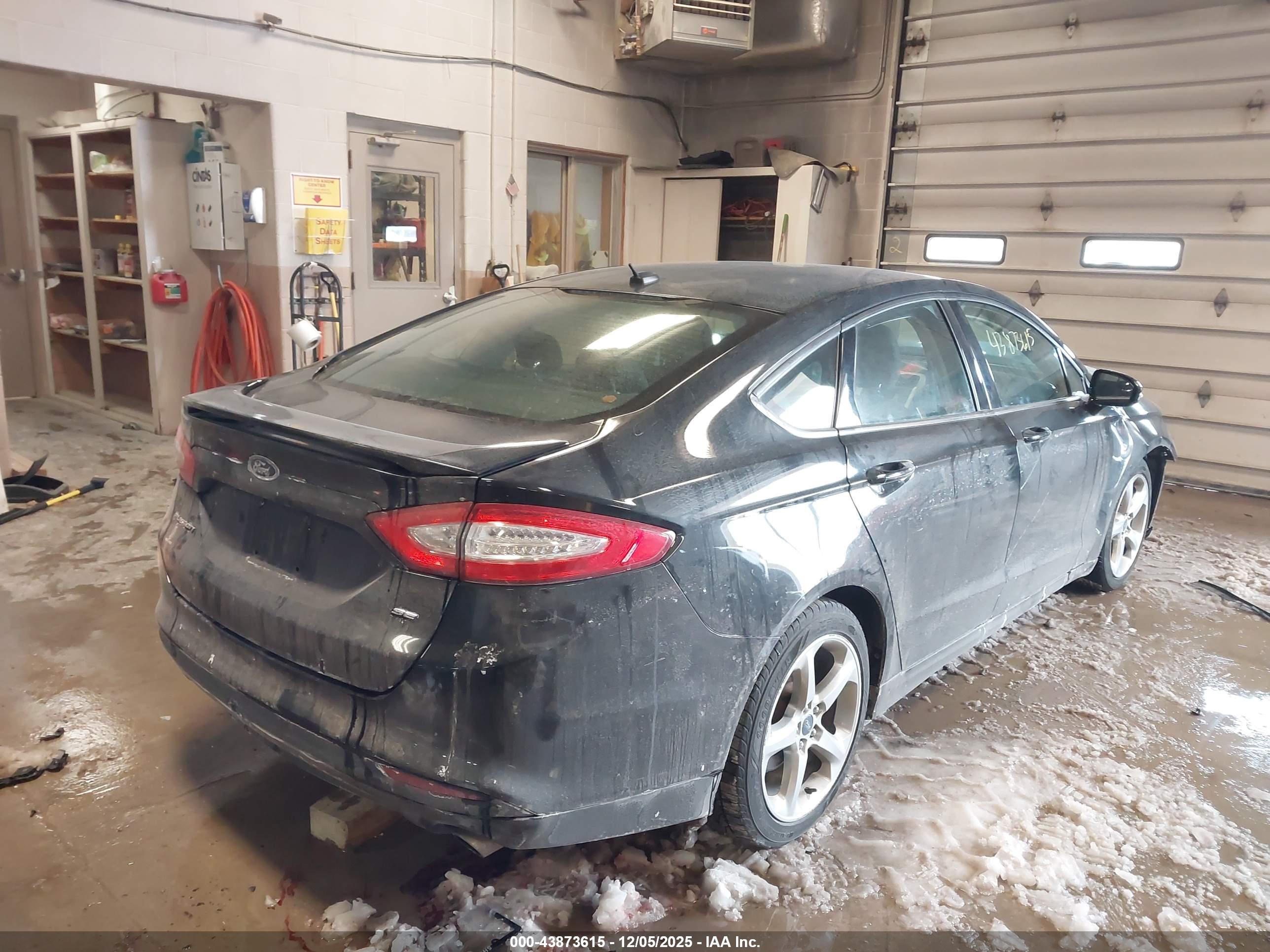 FORD FUSION image 4