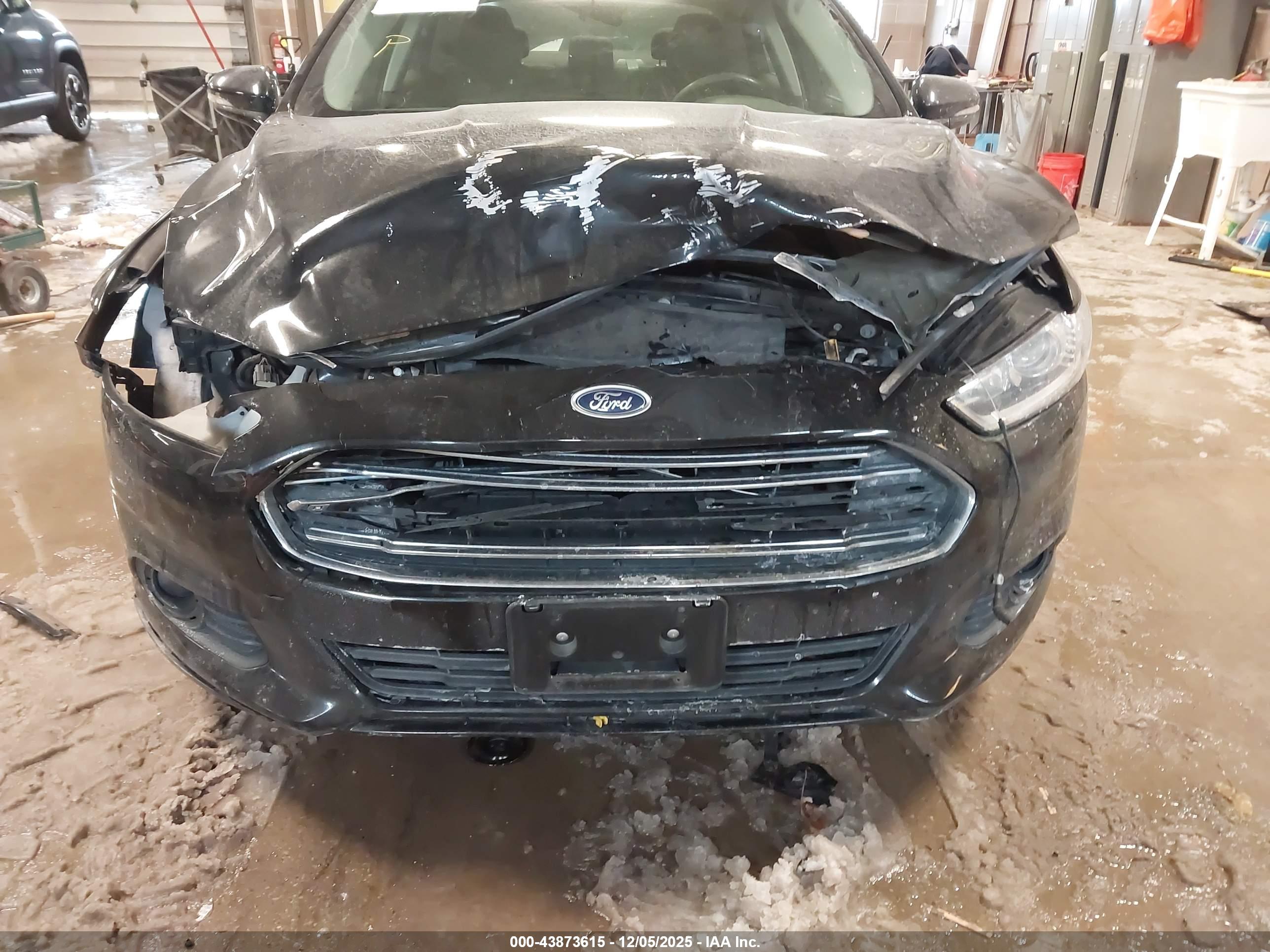 FORD FUSION image 6