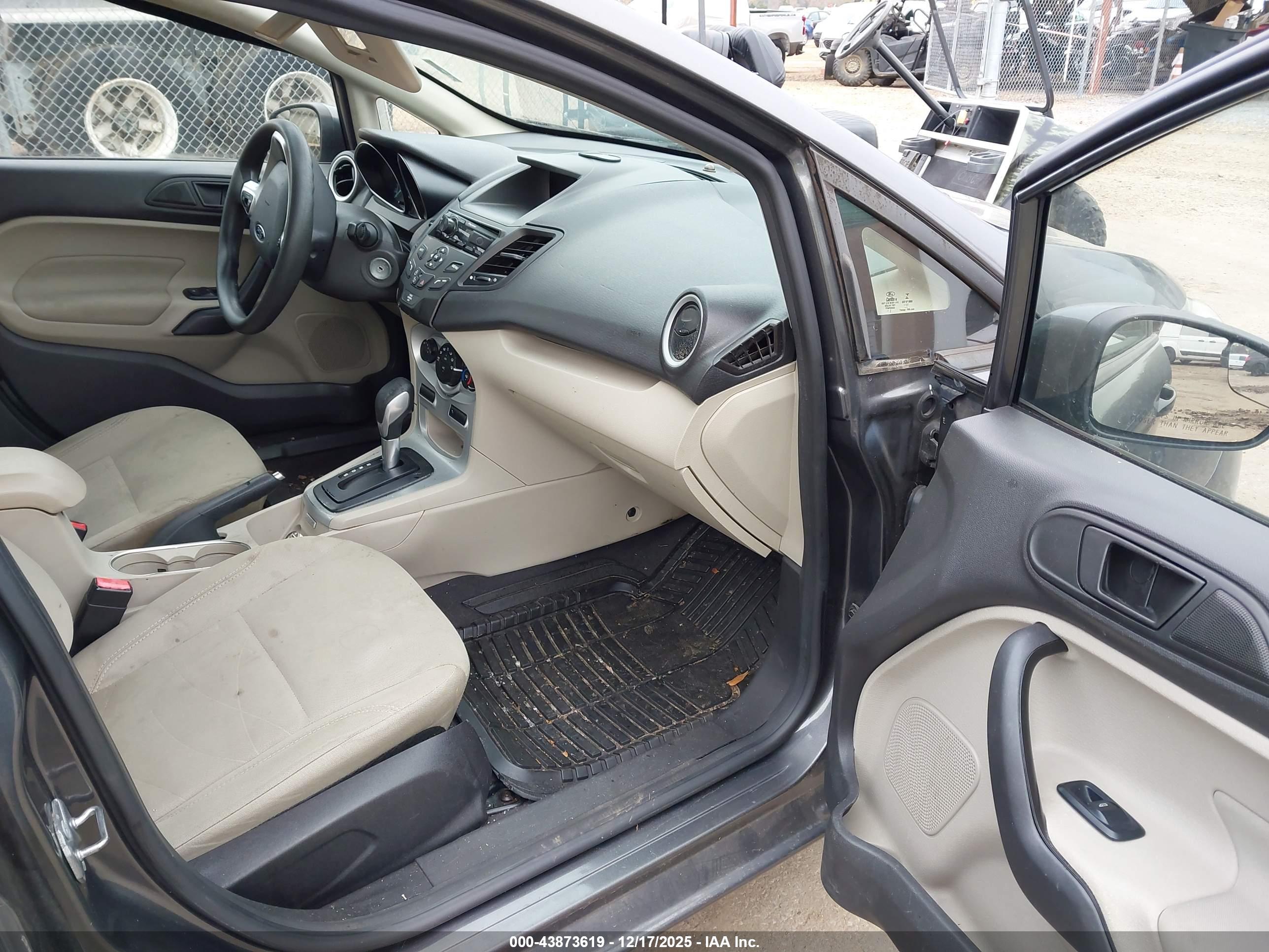FORD FIESTA image 5