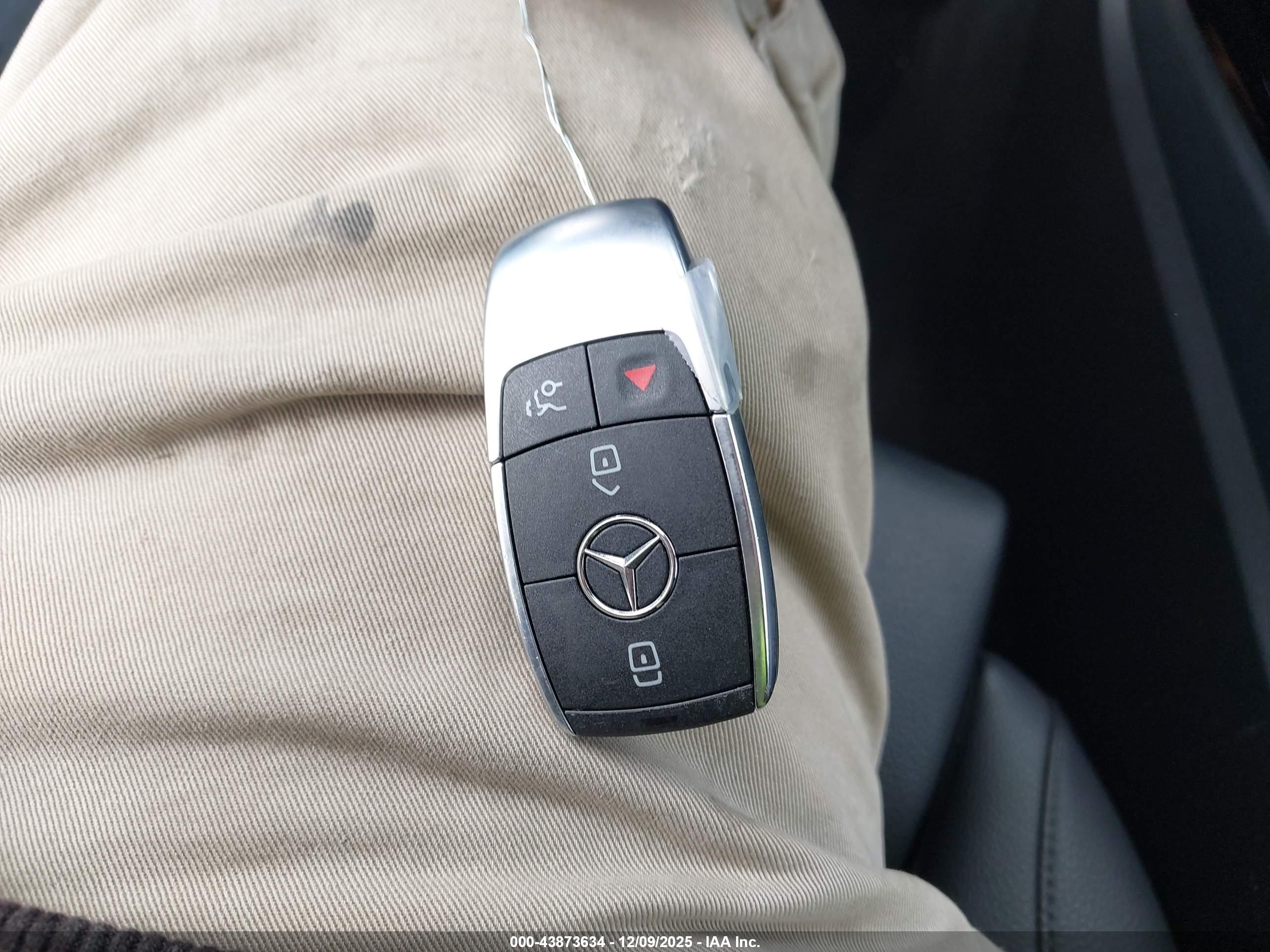 MERCEDES-BENZ CLA image 11