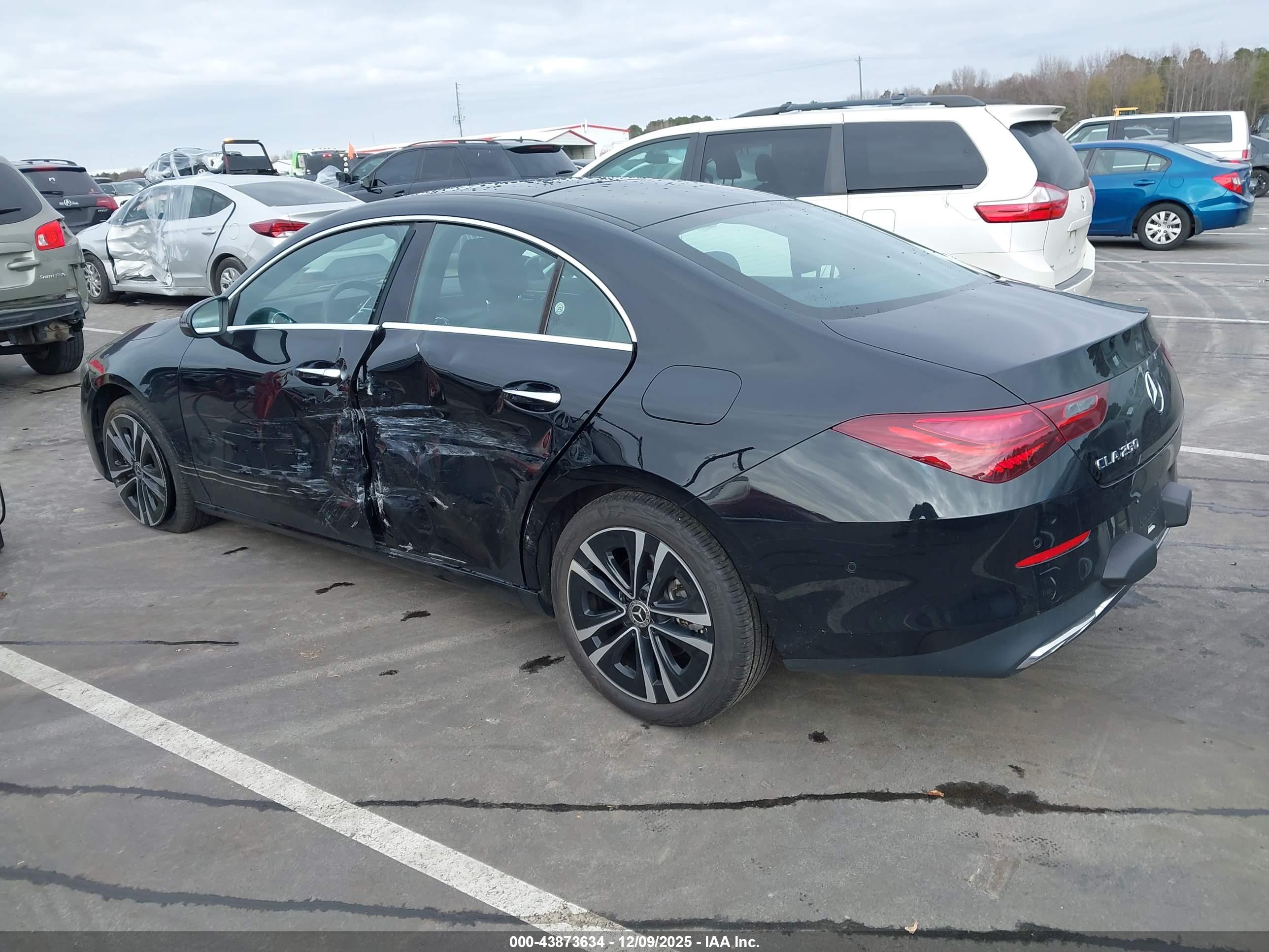 MERCEDES-BENZ CLA image 3