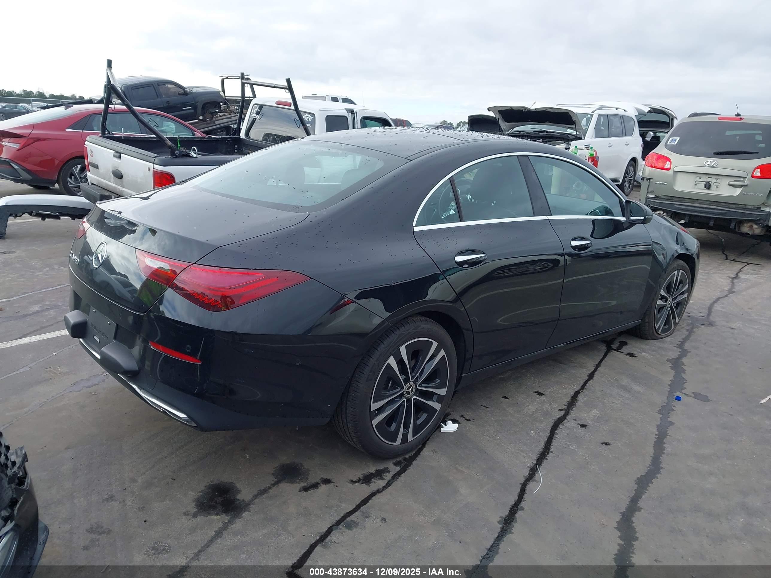 MERCEDES-BENZ CLA image 4