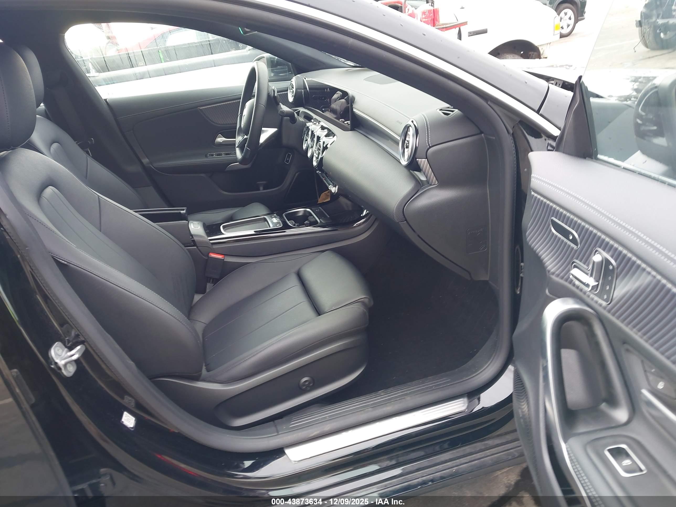 MERCEDES-BENZ CLA image 5