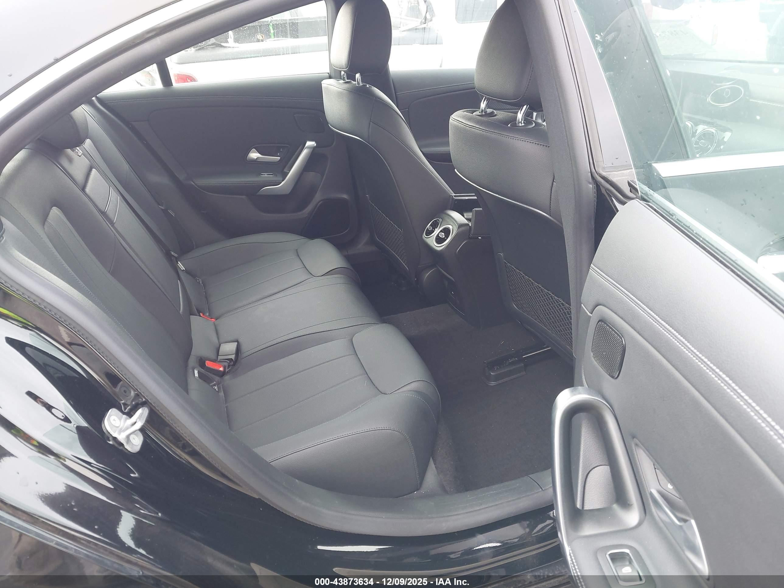 MERCEDES-BENZ CLA image 8