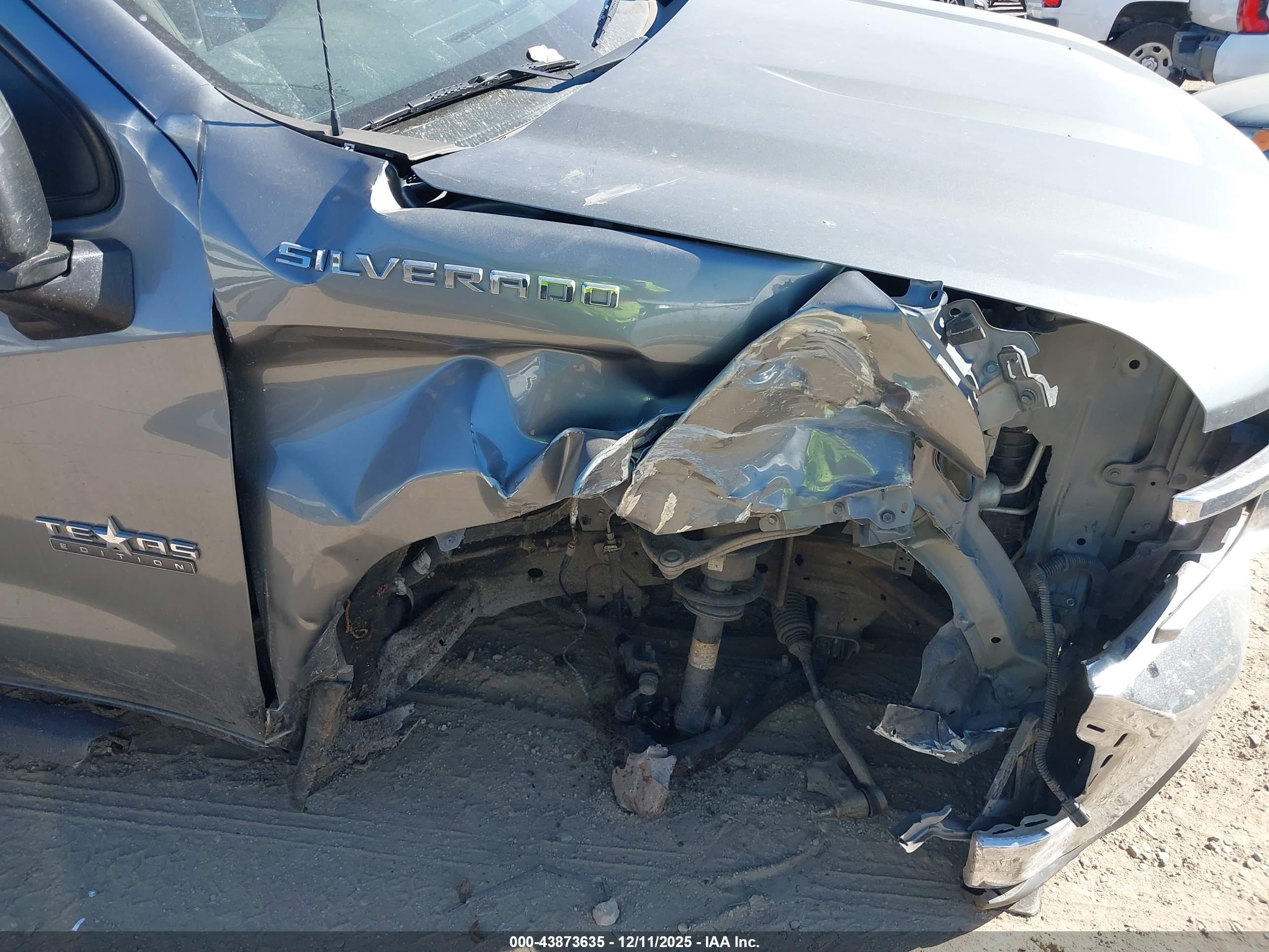 CHEVROLET SILVERADO image 6