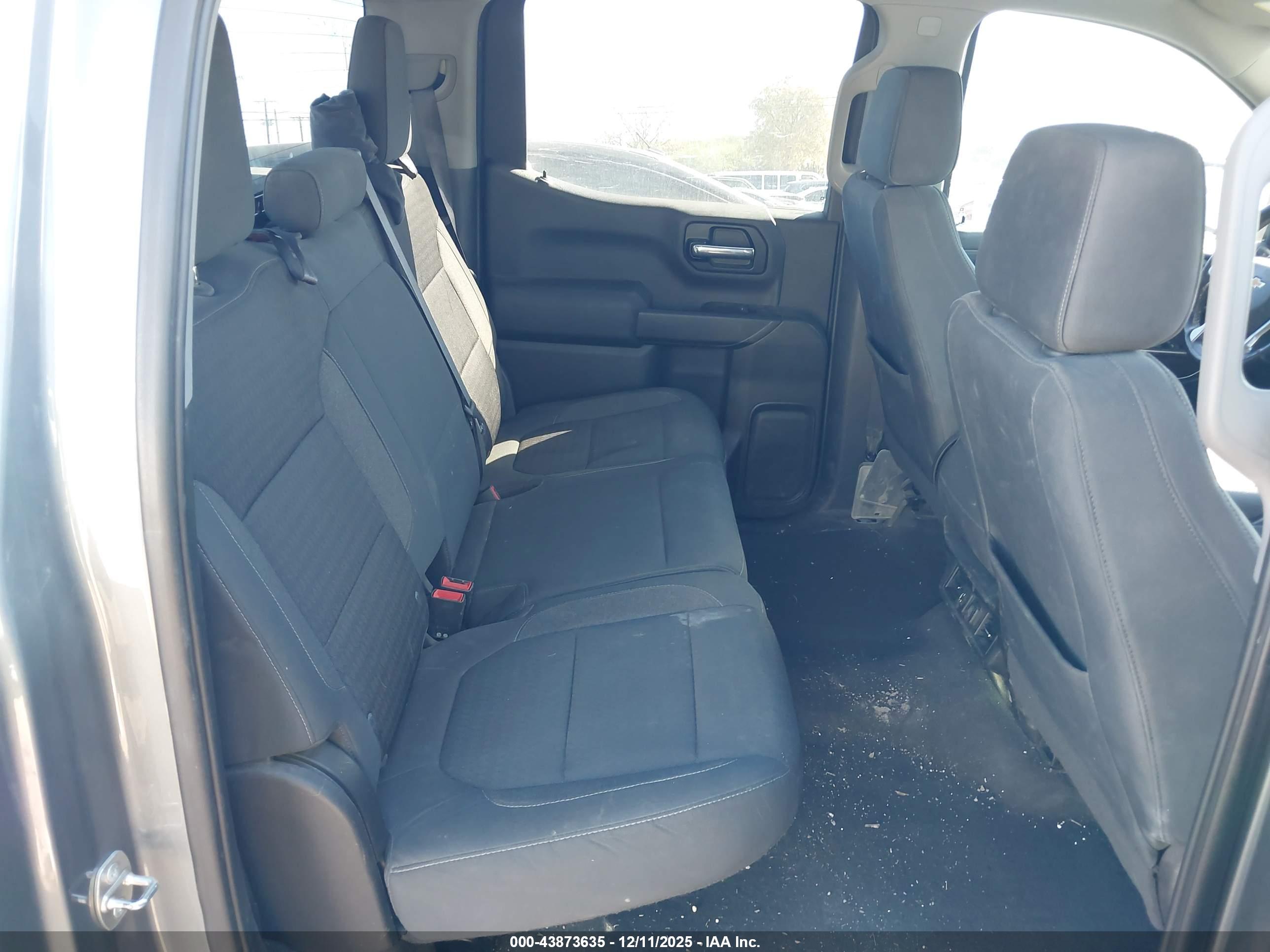CHEVROLET SILVERADO image 8