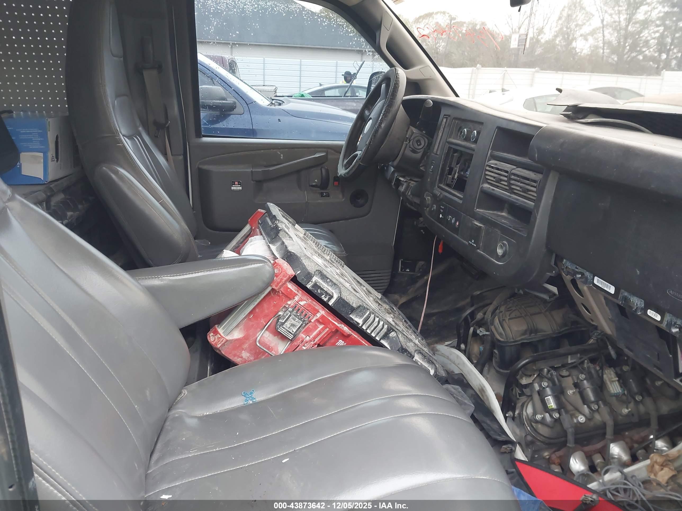 CHEVROLET EXPRESS image 5