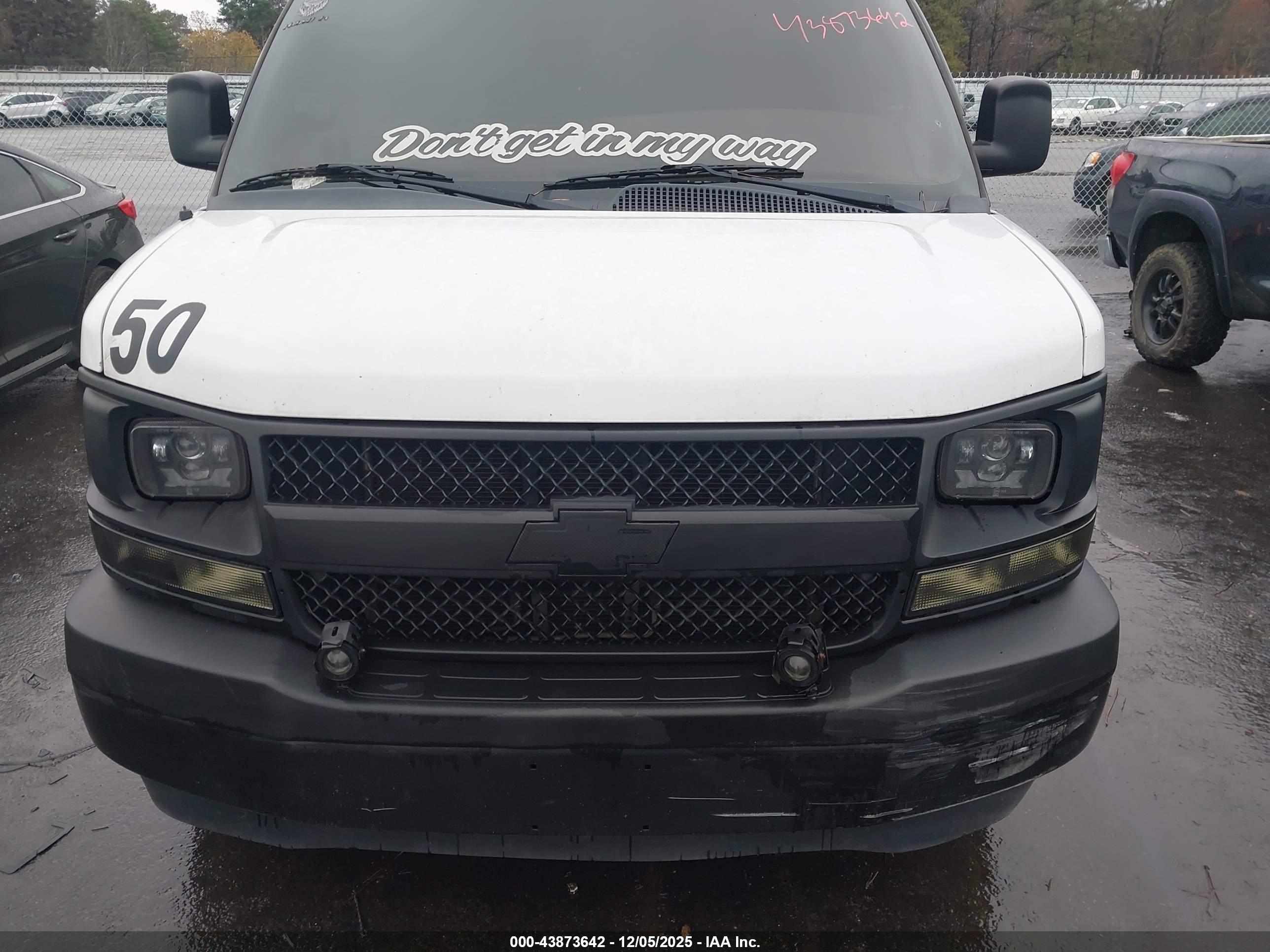 CHEVROLET EXPRESS image 6