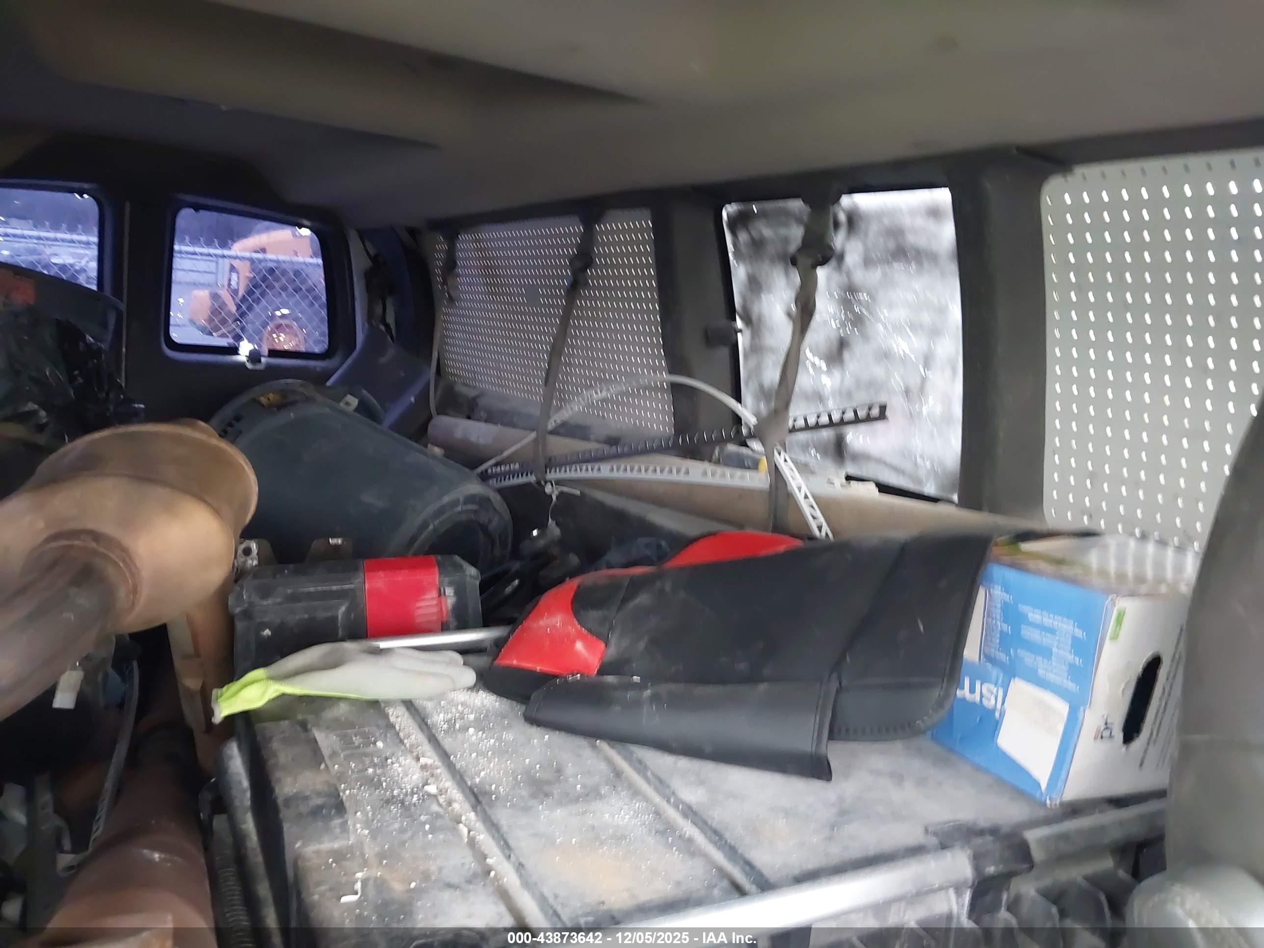 CHEVROLET EXPRESS image 8