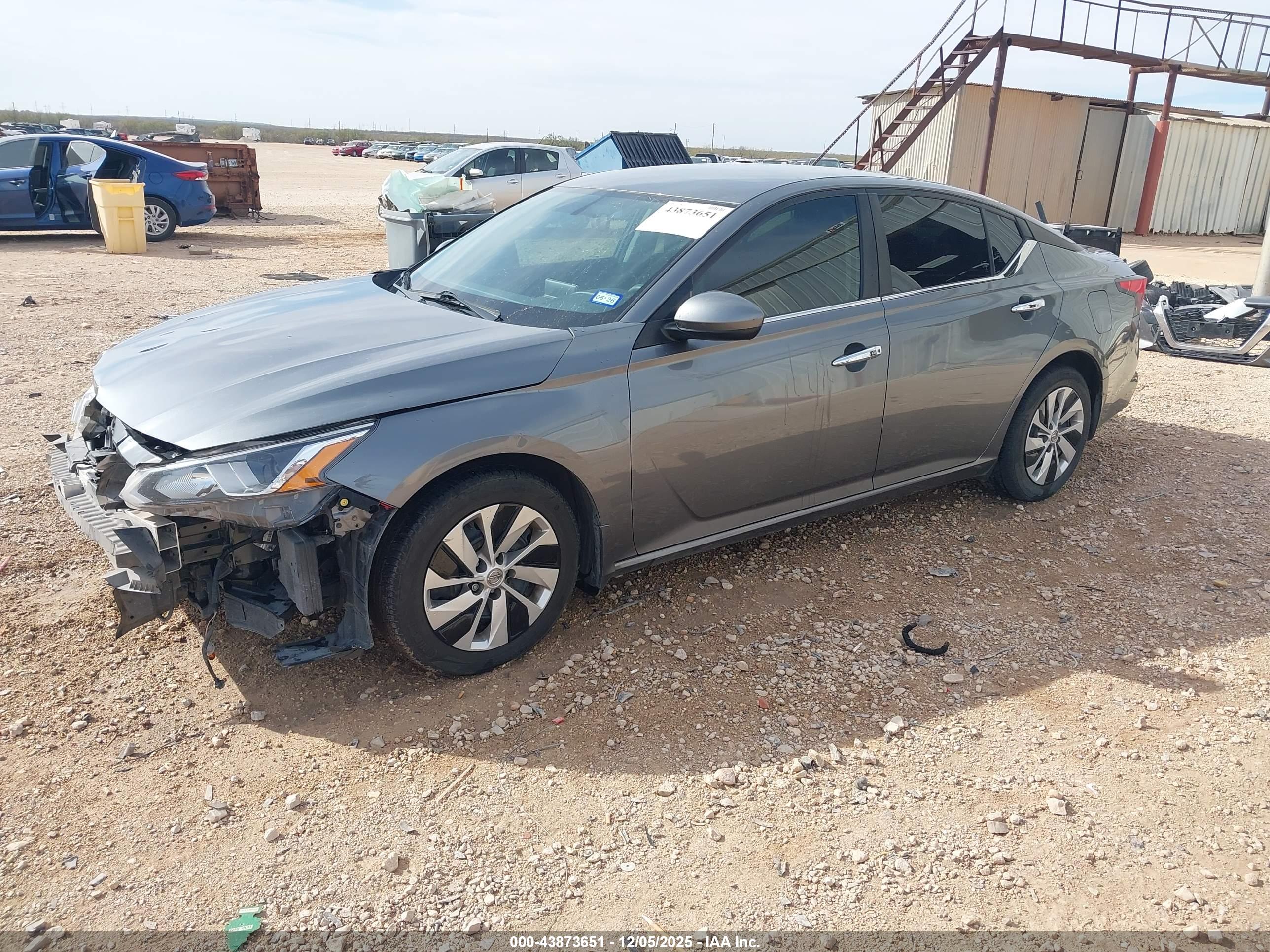 NISSAN ALTIMA image 2