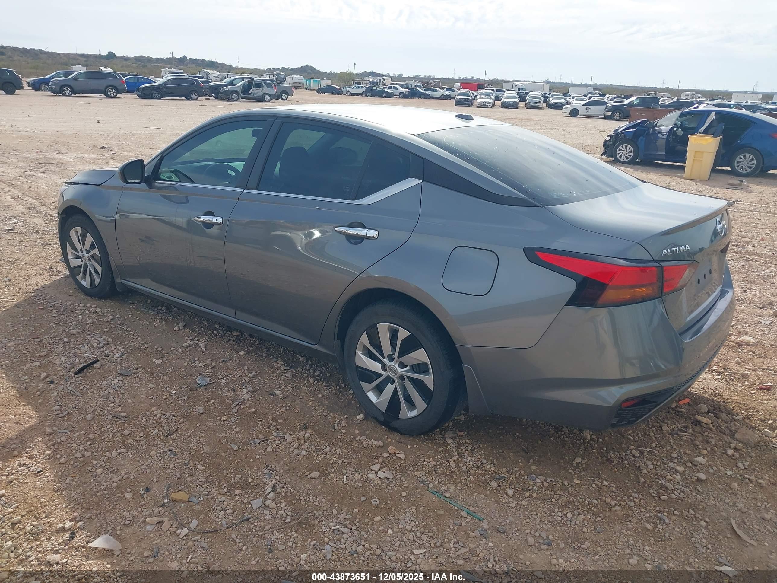 NISSAN ALTIMA image 3