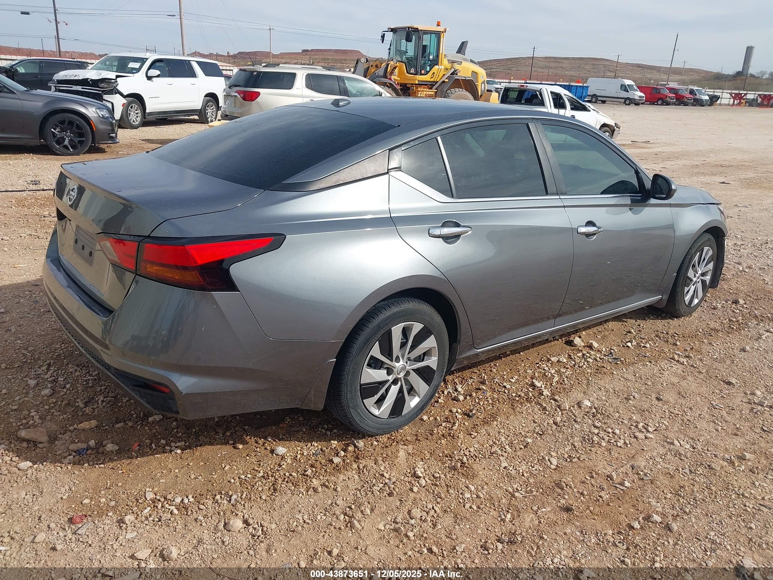NISSAN ALTIMA image 4