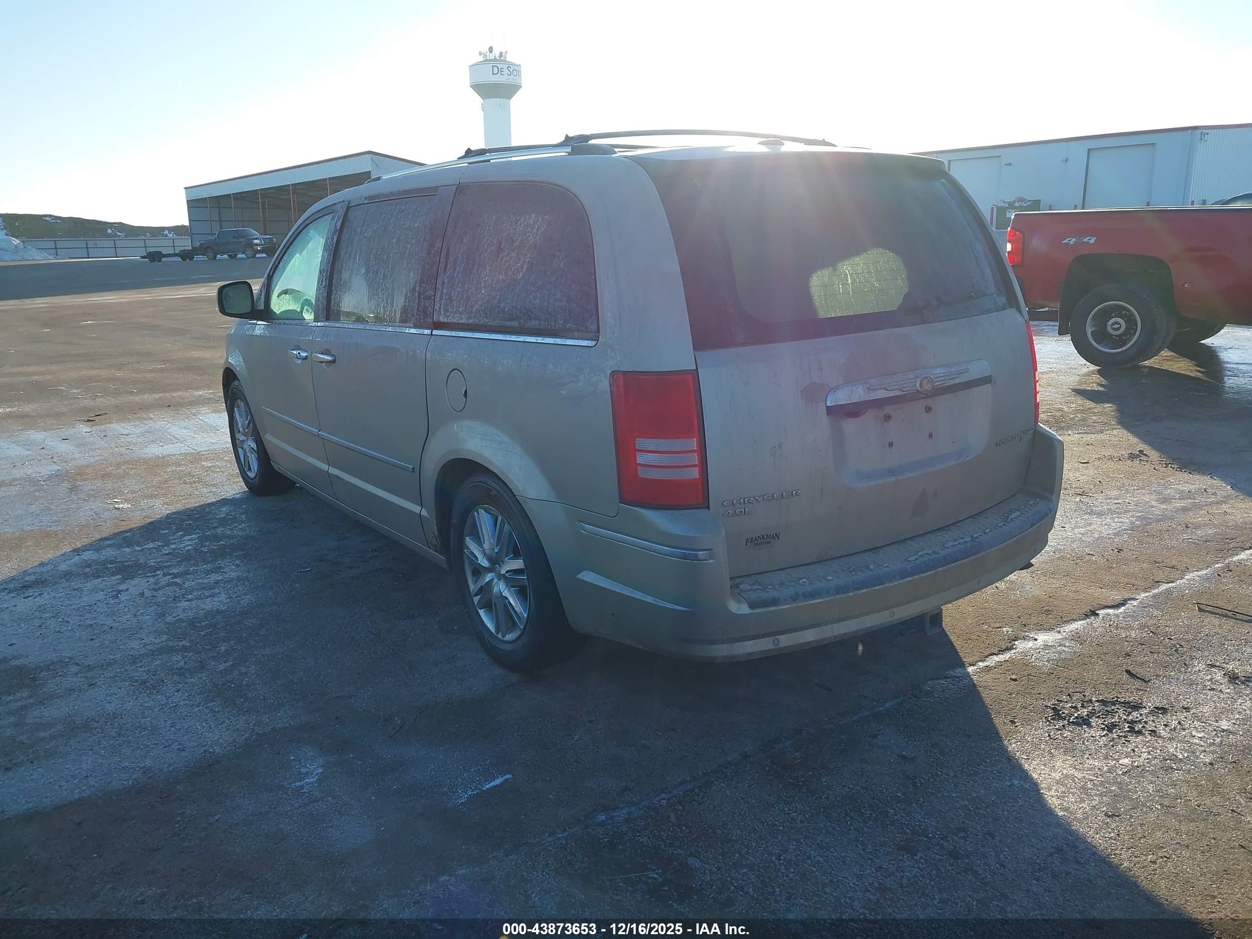CHRYSLER TOWN image 3